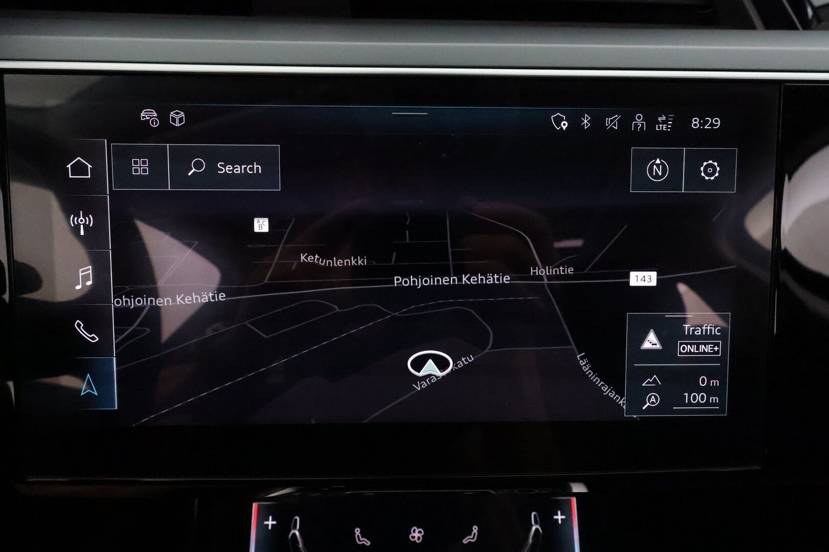 AUDI E-TRON 2023 55 **Adapt.vakkari / Sähköpenkit / Muistipenkki / P.kamera / Digimittaristo / Puolinahat / Panorama / Navi / Ilma-alusta** - 3,99 % KORKOTARJOUS TÄHÄN AUTOON - Kahdet renkaat aluvanteilla / Merkkihuollettu