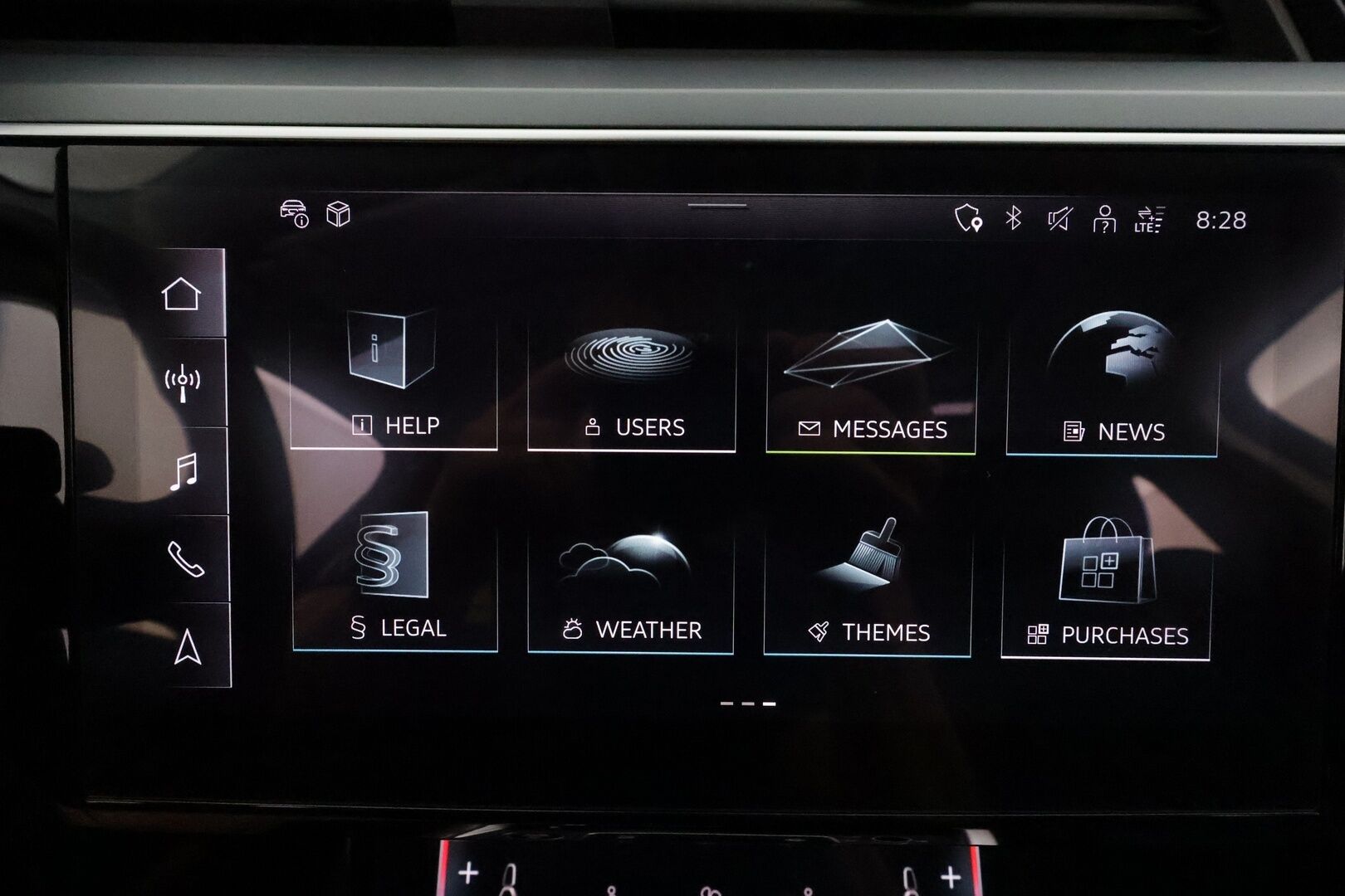 AUDI E-TRON 2023 55 **Adapt.vakkari / Sähköpenkit / Muistipenkki / P.kamera / Digimittaristo / Puolinahat / Panorama / Navi / Ilma-alusta** - 3,99 % KORKOTARJOUS TÄHÄN AUTOON - Kahdet renkaat aluvanteilla / Merkkihuollettu