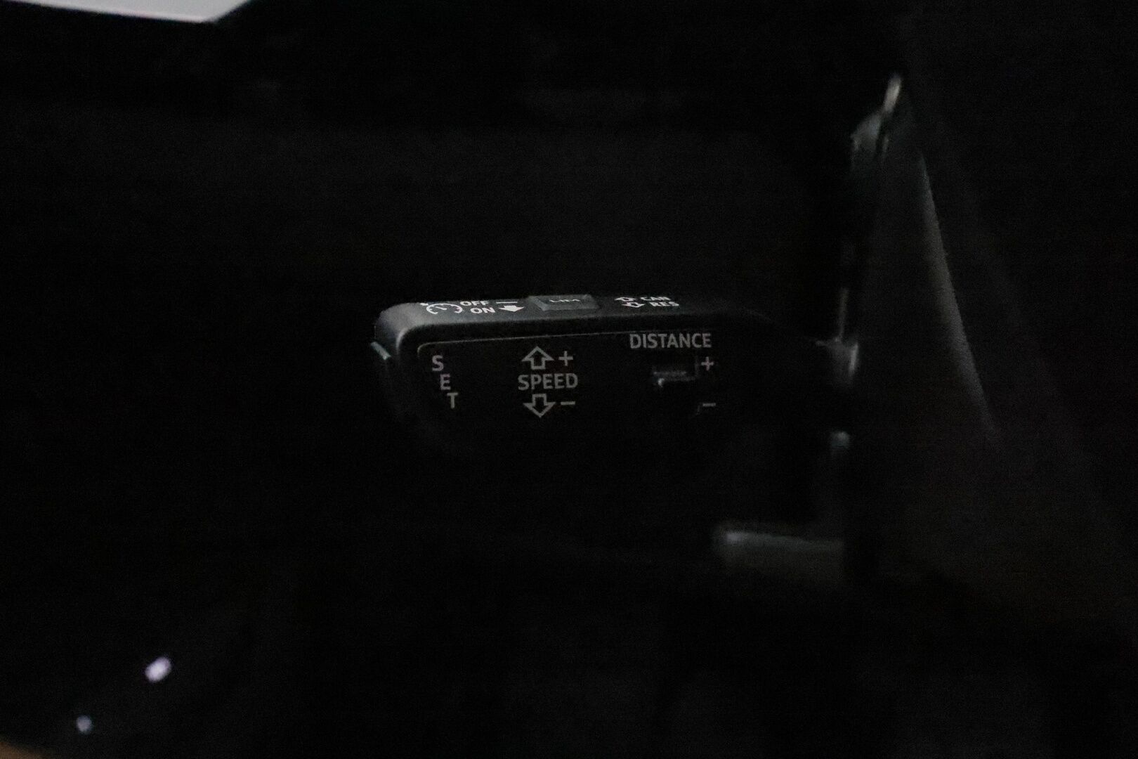 AUDI E-TRON 2023 55 **Adapt.vakkari / Sähköpenkit / Muistipenkki / P.kamera / Digimittaristo / Puolinahat / Panorama / Navi / Ilma-alusta** - 3,99 % KORKOTARJOUS TÄHÄN AUTOON - Kahdet renkaat aluvanteilla / Merkkihuollettu