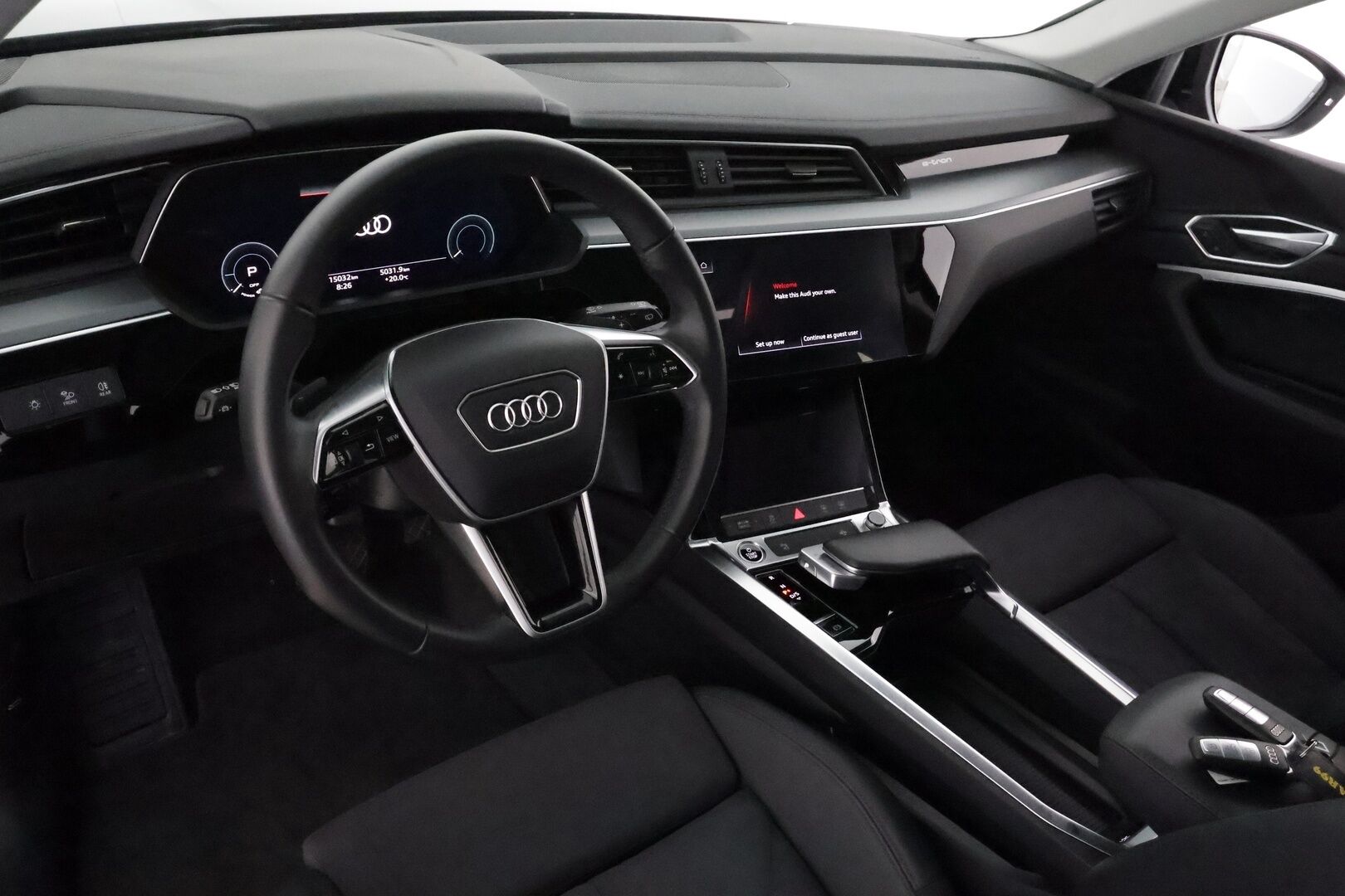 AUDI E-TRON 2023 55 **Adapt.vakkari / Sähköpenkit / Muistipenkki / P.kamera / Digimittaristo / Puolinahat / Panorama / Navi / Ilma-alusta** - 3,99 % KORKOTARJOUS TÄHÄN AUTOON - Kahdet renkaat aluvanteilla / Merkkihuollettu