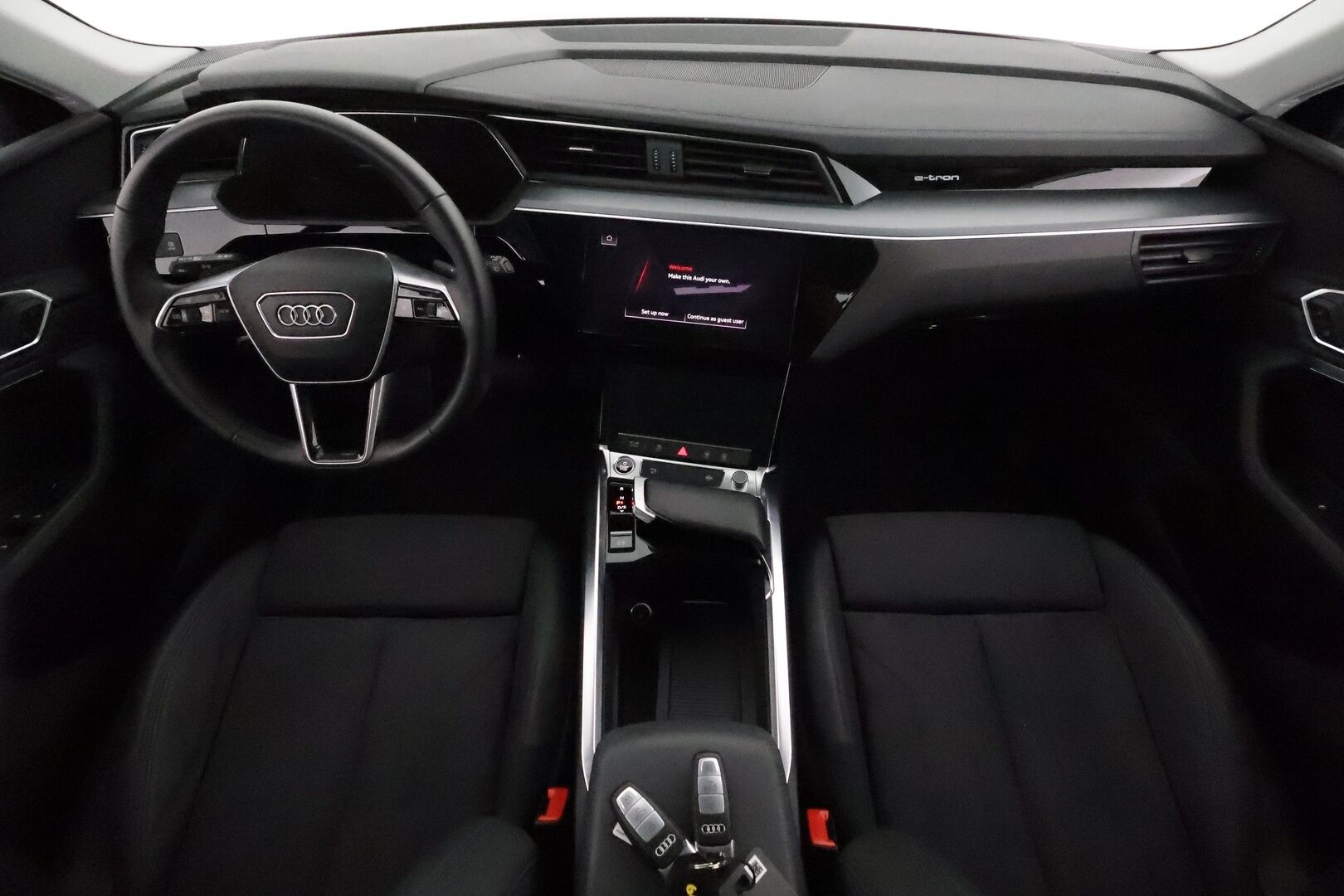 AUDI E-TRON 2023 55 **Adapt.vakkari / Sähköpenkit / Muistipenkki / P.kamera / Digimittaristo / Puolinahat / Panorama / Navi / Ilma-alusta** - 3,99 % KORKOTARJOUS TÄHÄN AUTOON - Kahdet renkaat aluvanteilla / Merkkihuollettu