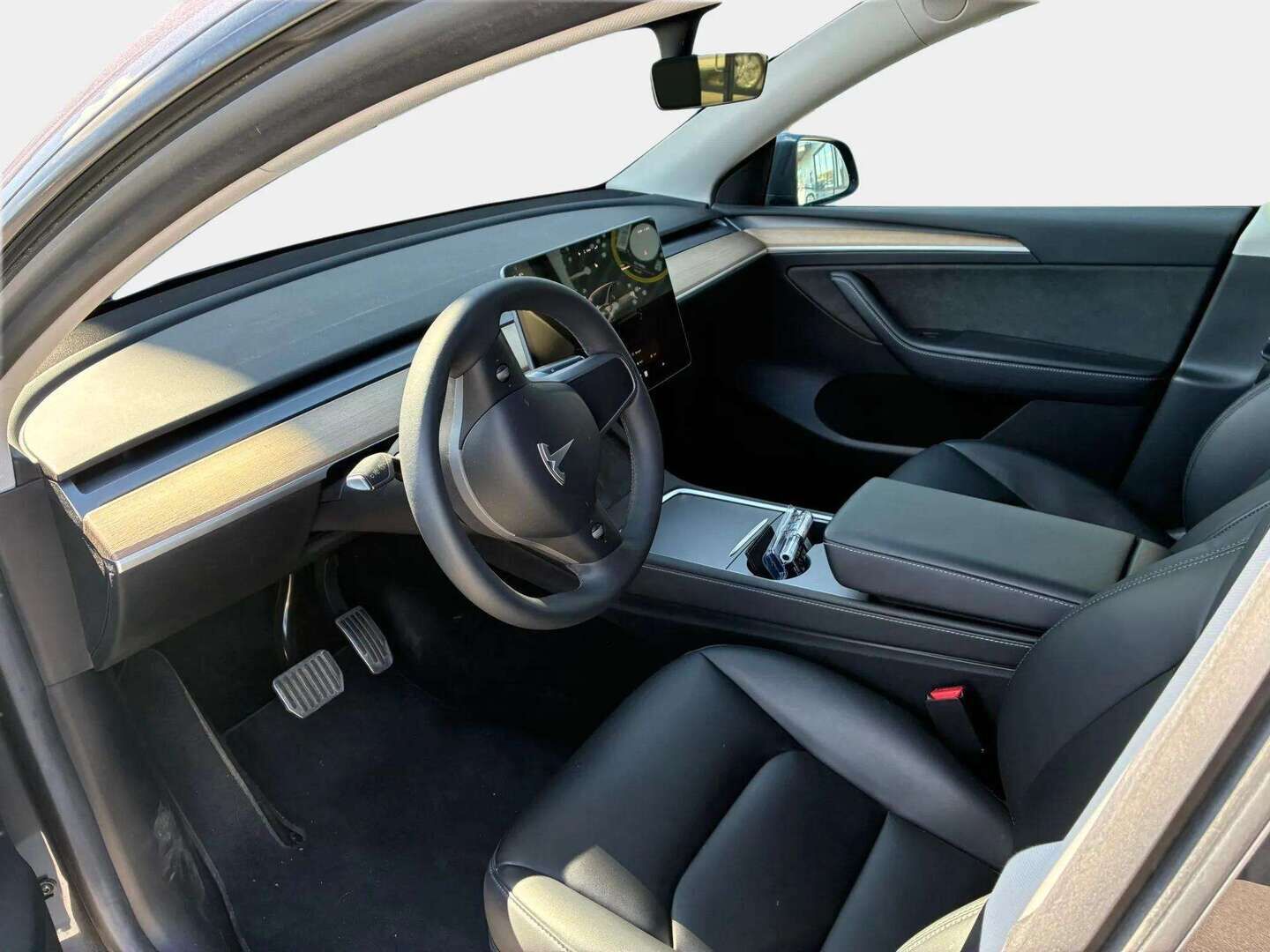 TESLA MODEL Y 2022 Long Range * Vetokoukku / Lämpöpumppu / Lasikatto / Matrix-LED / Adapt.Vakkari / P.Kamera / Muistipenkki / Navi / Keyless* - Akku kuntotarkastettu / Kahdet renkaat / 20´ Induction / Upea väri 