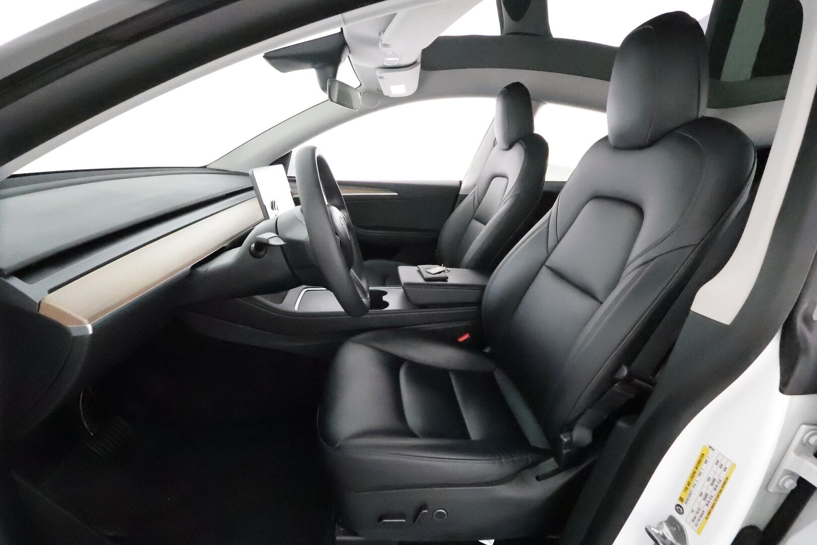 TESLA MODEL Y 2021 Long Range Dual Motor AWD * Vetokoukku / Lasikatto / Lämpöpumppu / ACC / Matrix / P. Kamera / Navi / Keyless * - 2x renkaat ja vanteet / Akku kuntotarkastettu - Osta nyt, maksa vasta ensi vuonna