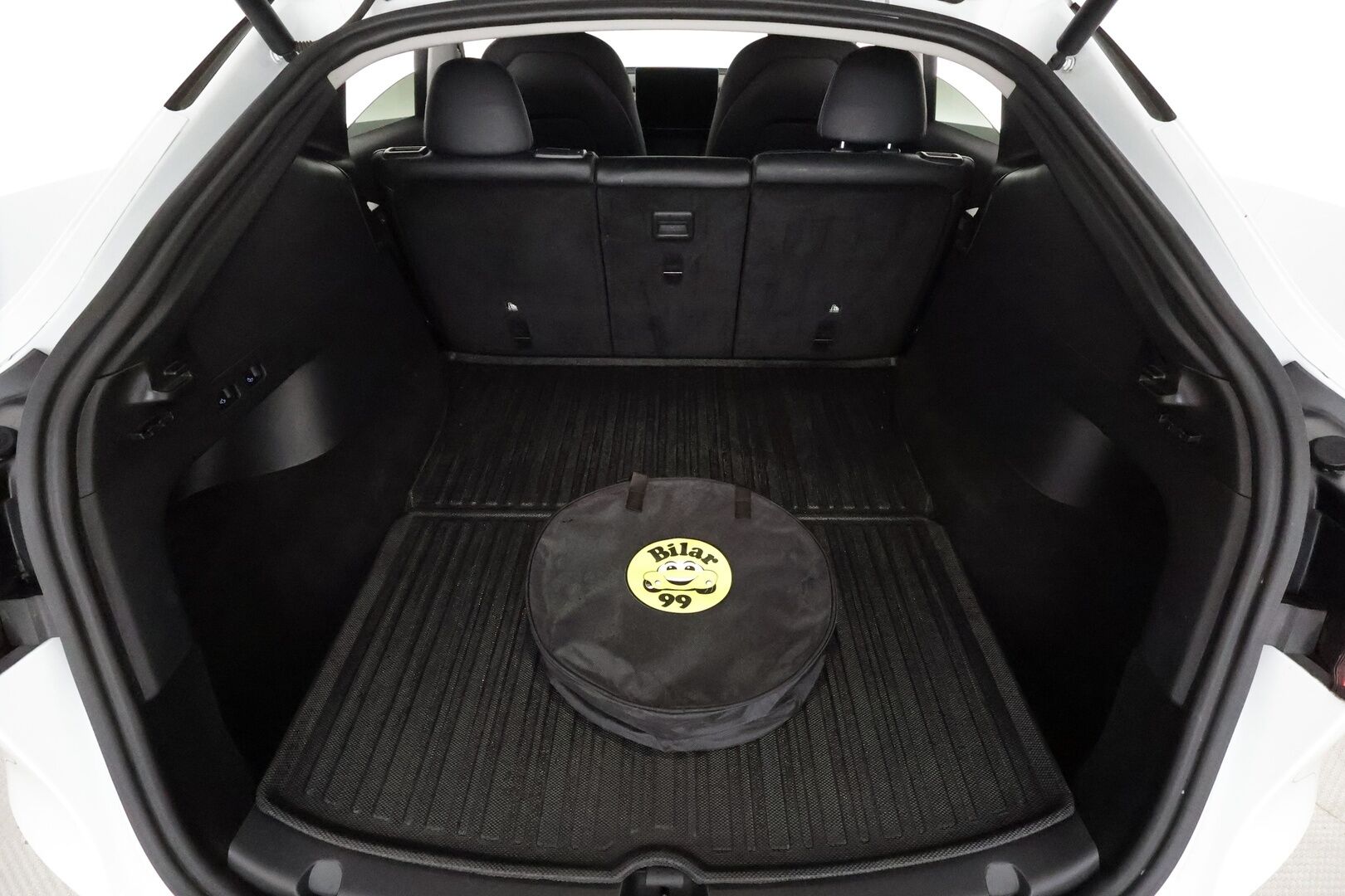 TESLA MODEL Y 2021 Long Range Dual Motor AWD * Vetokoukku / Lasikatto / Lämpöpumppu / ACC / Matrix / P. Kamera / Navi / Keyless * - 2x renkaat ja vanteet / Akku kuntotarkastettu - Osta nyt, maksa vasta ensi vuonna