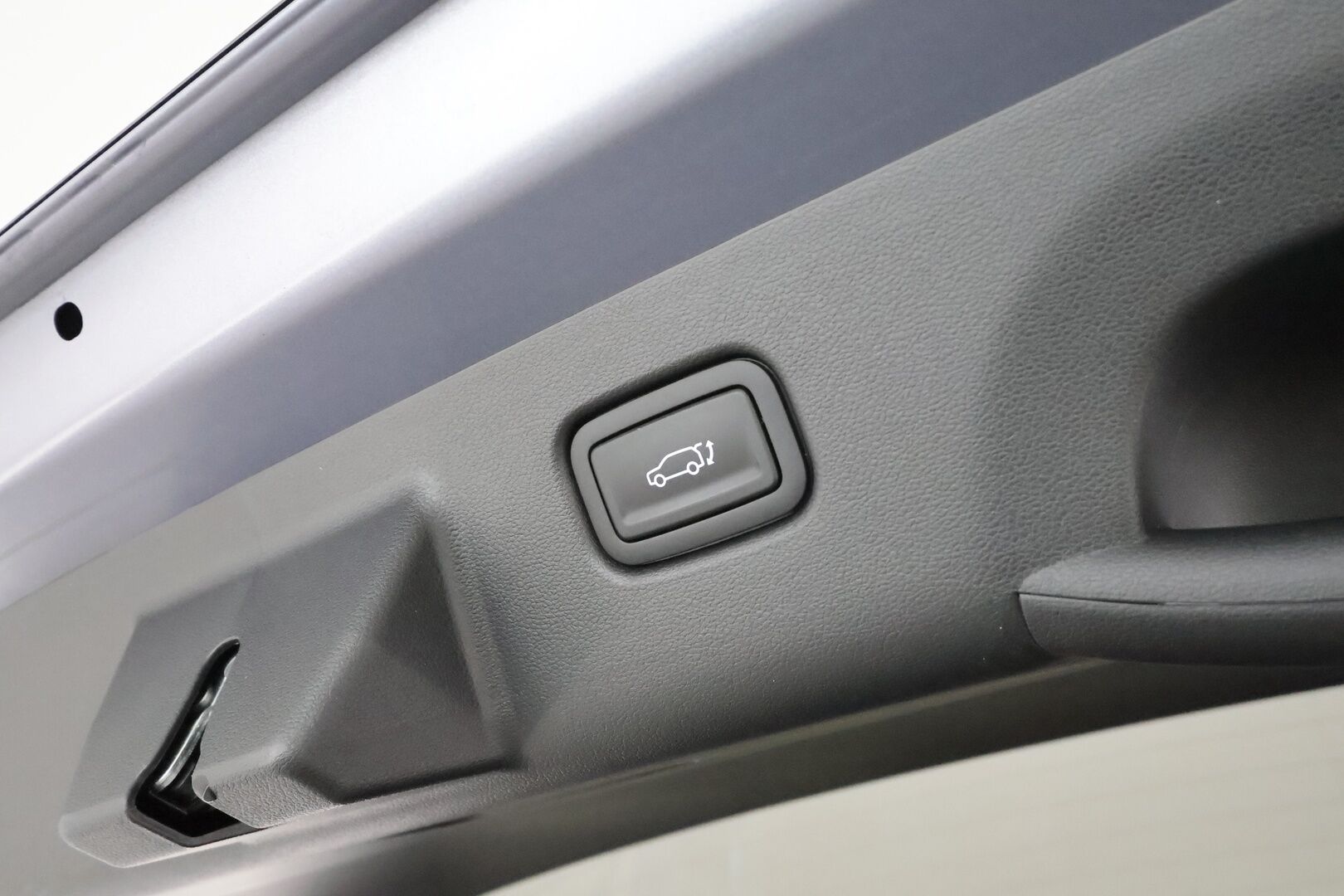HYUNDAI KONA 2024 65 kWh 217 hv Premium **Adapt.vakkari / HUD / Bose / Lämpöpumppu / Sähköpenkit ilmastoinnilla / LED** - Penkinlämmittimet takana / Muistipenkki / WIdescreen / Ratin lämmitin / KeylessGo / 360.kamera