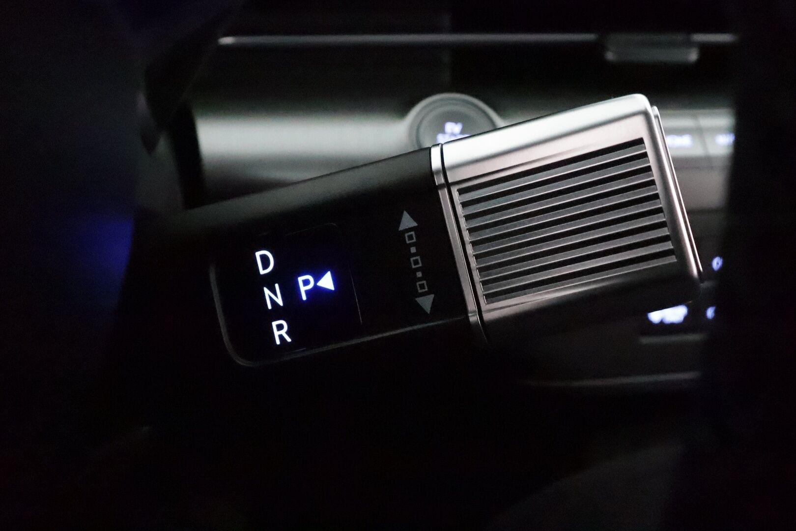 HYUNDAI KONA 2024 65 kWh 217 hv Premium **Adapt.vakkari / HUD / Bose / Lämpöpumppu / Sähköpenkit ilmastoinnilla / LED** - Penkinlämmittimet takana / Muistipenkki / WIdescreen / Ratin lämmitin / KeylessGo / 360.kamera