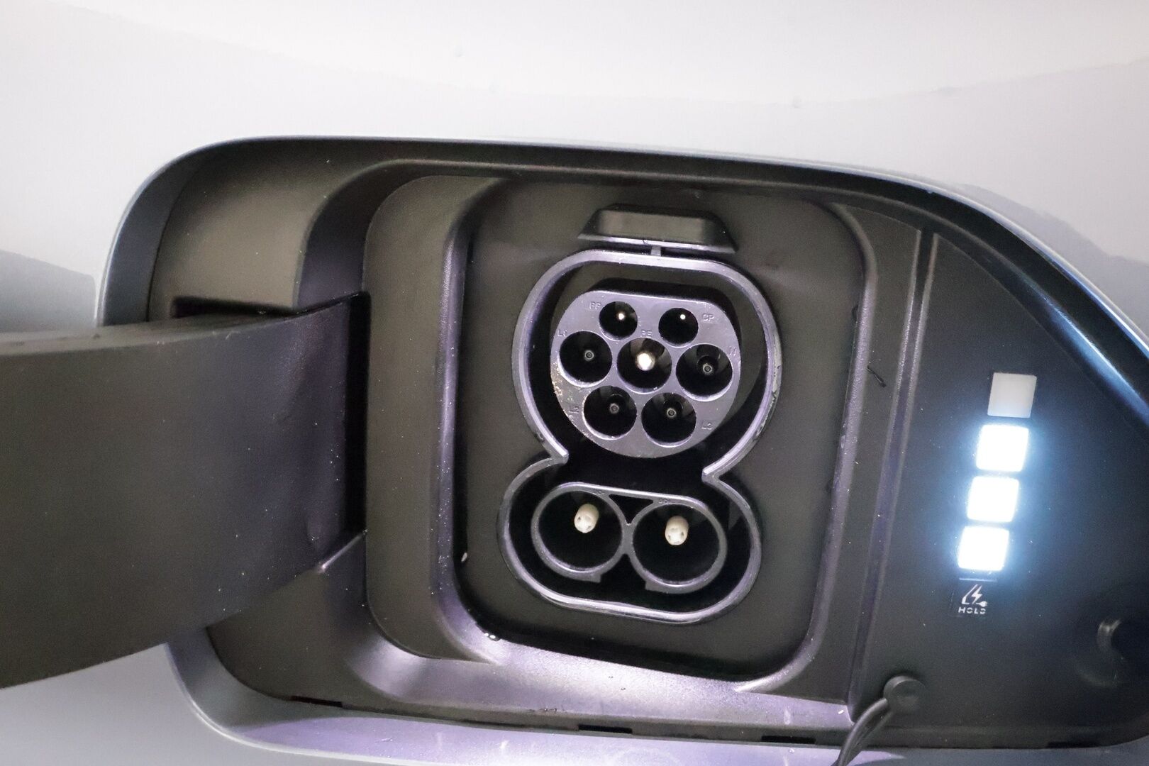 HYUNDAI KONA 2024 65 kWh 217 hv Premium **Adapt.vakkari / HUD / Bose / Lämpöpumppu / Sähköpenkit ilmastoinnilla / LED** - Penkinlämmittimet takana / Muistipenkki / WIdescreen / Ratin lämmitin / KeylessGo / 360.kamera