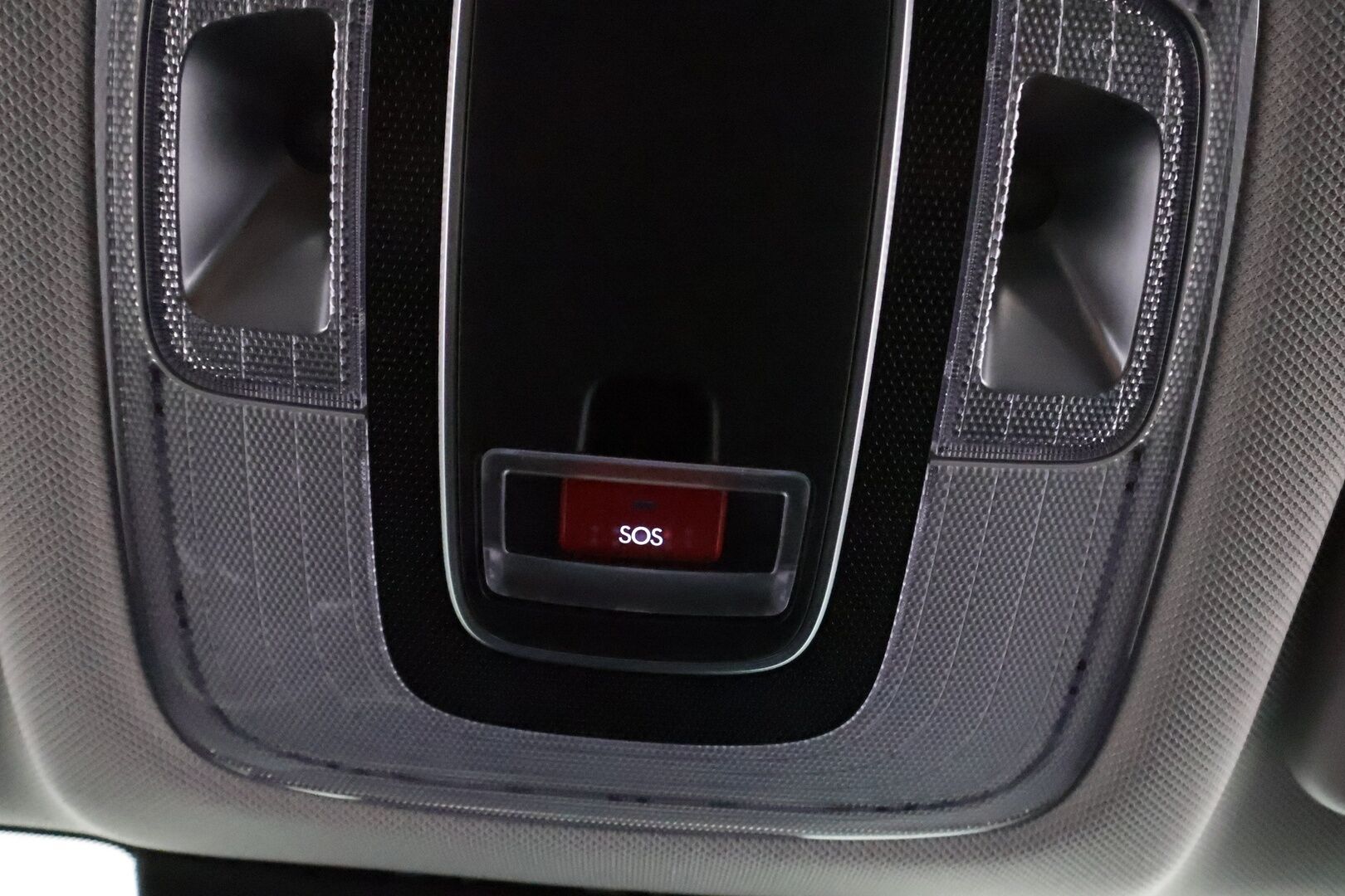 HYUNDAI KONA 2024 65 kWh 217 hv Premium **Adapt.vakkari / HUD / Bose / Lämpöpumppu / Sähköpenkit ilmastoinnilla / LED** - Penkinlämmittimet takana / Muistipenkki / WIdescreen / Ratin lämmitin / KeylessGo / 360.kamera