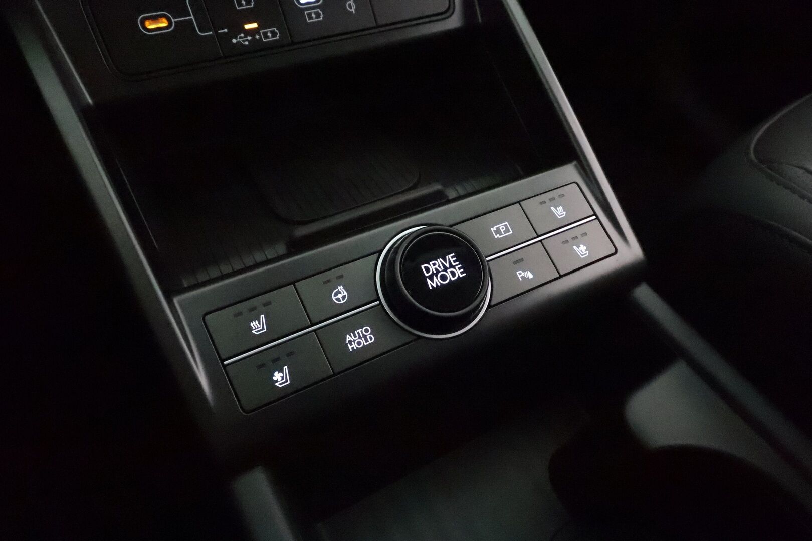 HYUNDAI KONA ELECTRIC 2024 65 kWh 217 hv Premium **Adapt.vakkari / HUD / Bose / Lämpöpumppu / Sähköpenkit ilmastoinnilla / LED** - Merkkihuollettu / Penkinlämmittimet takana / 360.kamera*