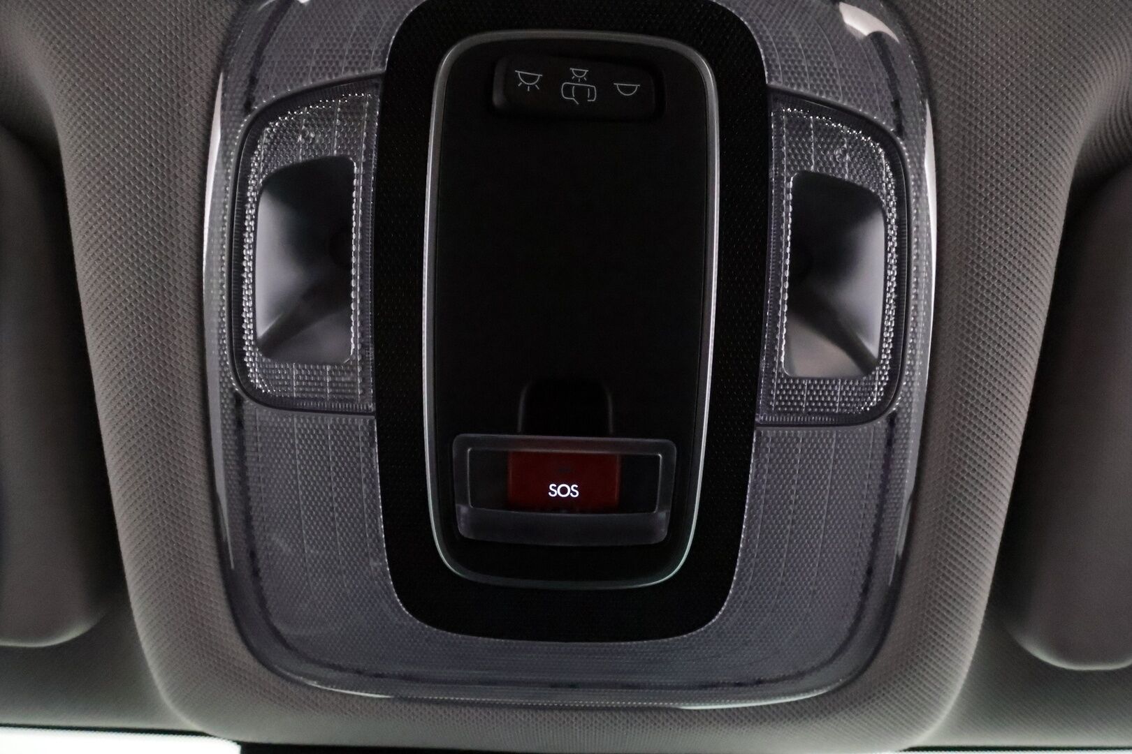 HYUNDAI KONA 2024 65 kWh 217 hv Premium **Adapt.vakkari / HUD / Bose / Lämpöpumppu / Sähköpenkit ilmastoinnilla / LED** - 3,99 % KORKOTARJOUS TÄHÄN AUTOON 31.8. ASTI! - Merkkihuollettu / Muistipenkki / Penkinlämmittimet takana / Ratin lämmitin / KeylessGo / 360.kamera 