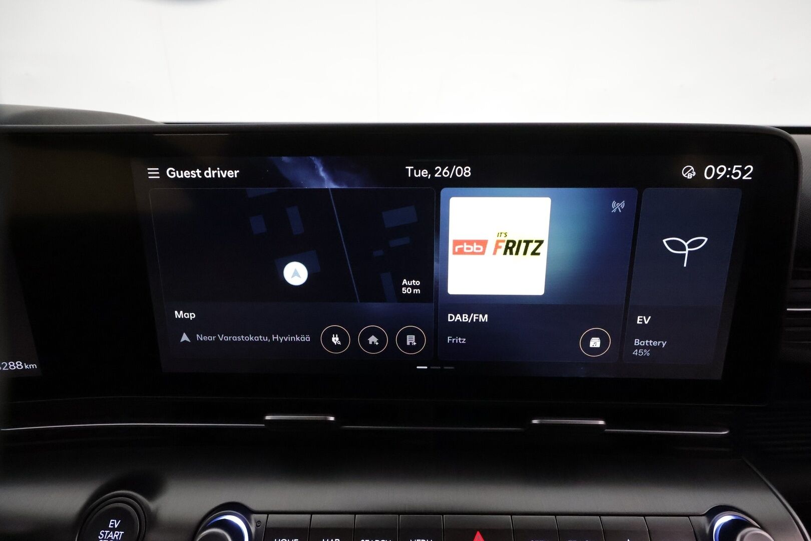 HYUNDAI KONA 2024 65 kWh 217 hv Premium **Adapt.vakkari / HUD / Bose / Lämpöpumppu / Sähköpenkit ilmastoinnilla / LED** - 3,99 % KORKOTARJOUS TÄHÄN AUTOON 31.8. ASTI! - Merkkihuollettu / Muistipenkki / Penkinlämmittimet takana / Ratin lämmitin / KeylessGo / 360.kamera 