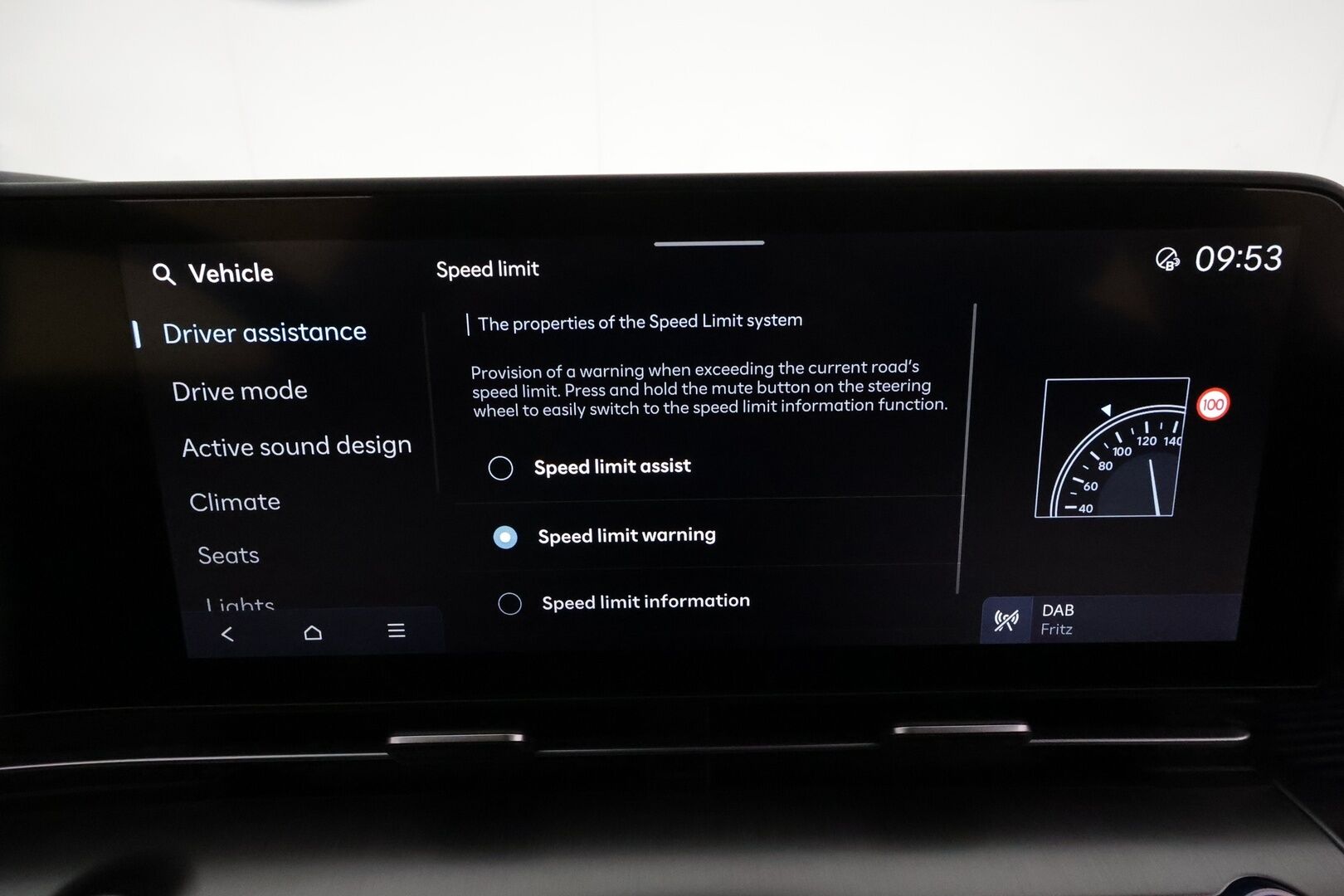 HYUNDAI KONA 2024 65 kWh 217 hv Premium **Adapt.vakkari / HUD / Bose / Lämpöpumppu / Sähköpenkit ilmastoinnilla / LED** - 3,99 % KORKOTARJOUS TÄHÄN AUTOON 31.8. ASTI! - Merkkihuollettu / Muistipenkki / Penkinlämmittimet takana / Ratin lämmitin / KeylessGo / 360.kamera 