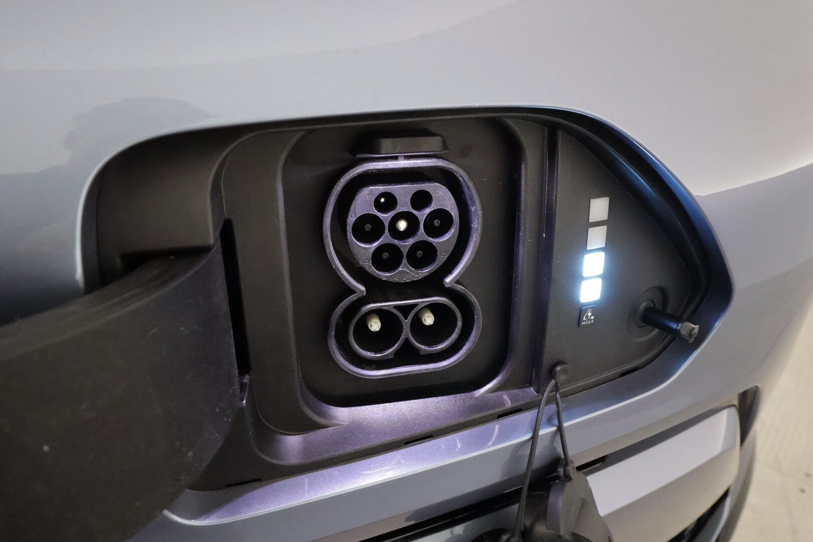 HYUNDAI KONA 2024 65 kWh 217 hv Premium **Adapt.vakkari / HUD / Bose / Lämpöpumppu / Sähköpenkit ilmastoinnilla / LED** - 3,99 % KORKOTARJOUS TÄHÄN AUTOON 31.8. ASTI! - Merkkihuollettu / Muistipenkki / Penkinlämmittimet takana / Ratin lämmitin / KeylessGo / 360.kamera 