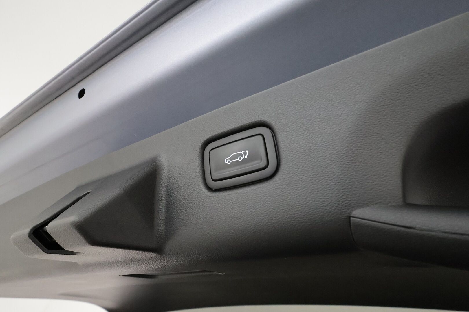 HYUNDAI KONA 2024 65 kWh 217 hv Premium **Adapt.vakkari / HUD / Bose / Lämpöpumppu / Sähköpenkit ilmastoinnilla / LED** - 3,99 % KORKOTARJOUS TÄHÄN AUTOON 31.8. ASTI! - Merkkihuollettu / Muistipenkki / Penkinlämmittimet takana / Ratin lämmitin / KeylessGo / 360.kamera 