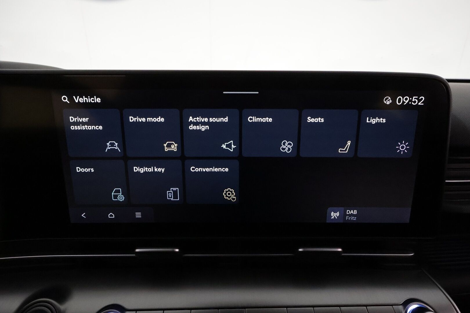 HYUNDAI KONA 2024 65 kWh 217 hv Premium **Adapt.vakkari / HUD / Bose / Lämpöpumppu / Sähköpenkit ilmastoinnilla / LED** - 3,99 % KORKOTARJOUS TÄHÄN AUTOON 31.8. ASTI! - Merkkihuollettu / Muistipenkki / Penkinlämmittimet takana / Ratin lämmitin / KeylessGo / 360.kamera 