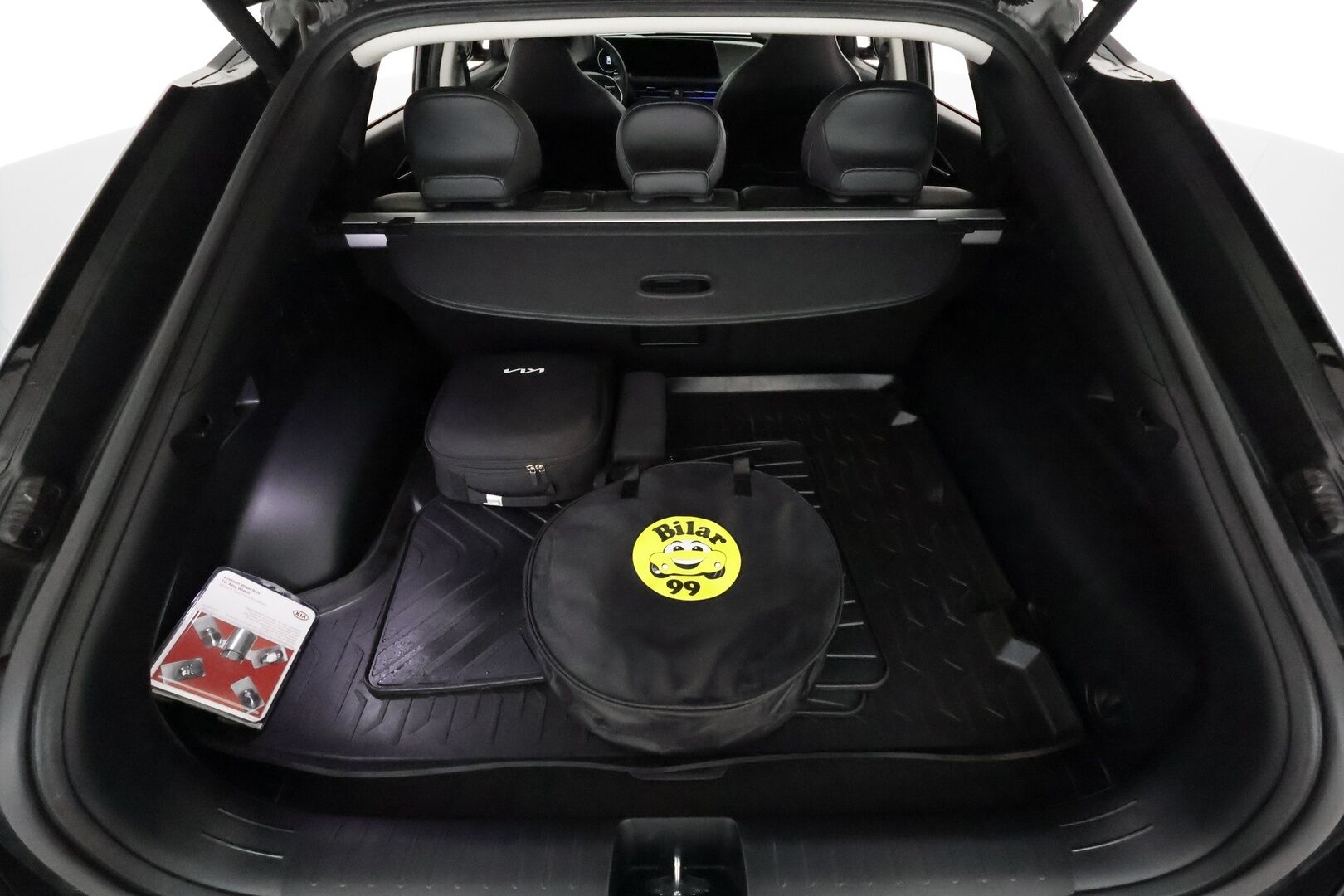 KIA EV6 2022 AWD 77 kWh 325 hv **ACC / HUD / Meridian / 360° / ILP / Ilmastoidut nahat / Muistipenkki / Navi / LED / KeylessGo** - 3,99 % KORKOTARJOUS TÄHÄN AUTOON 14.9. ASTI! - Merkkihuollettu