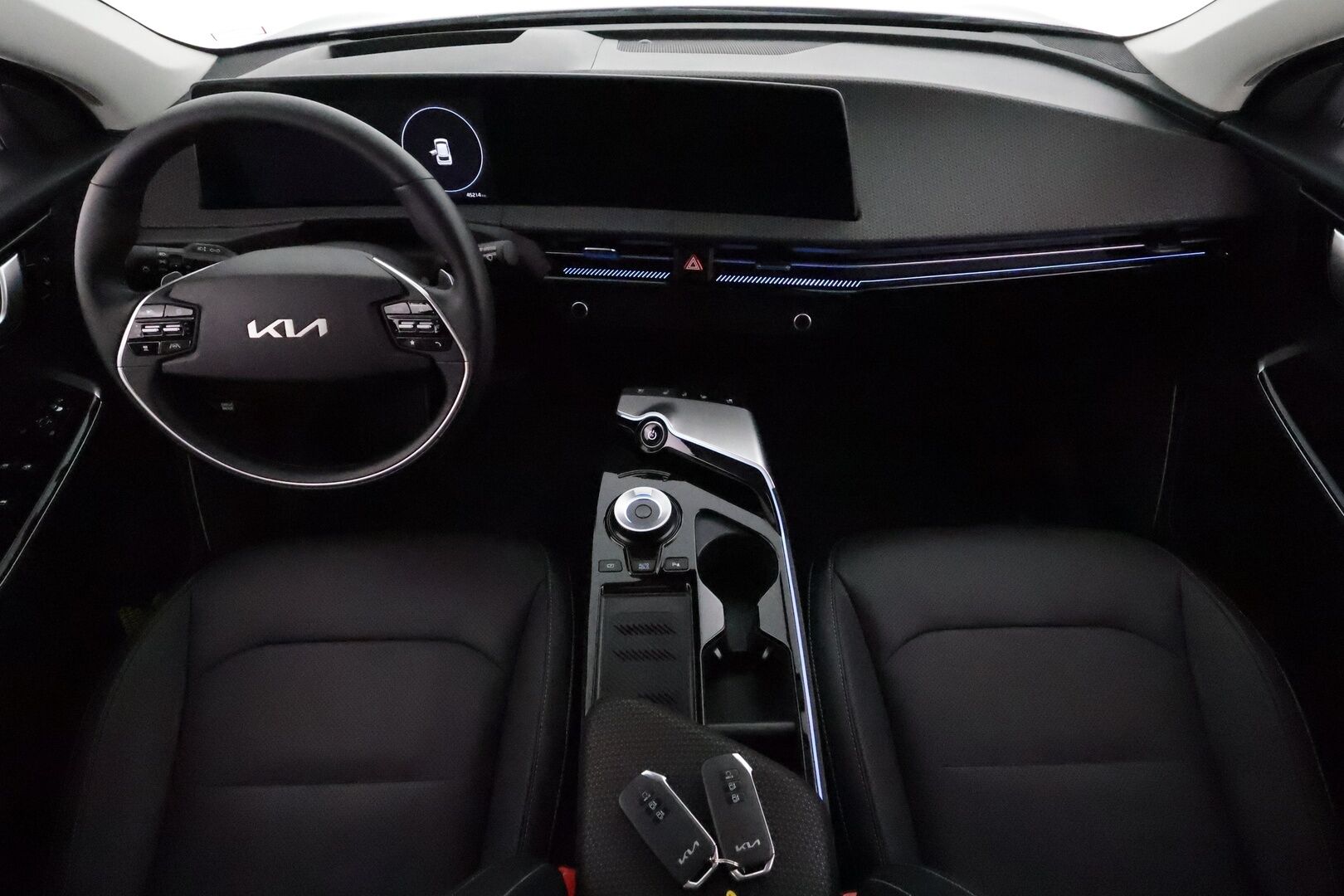 KIA EV6 2022 AWD 77 kWh 325 hv **ACC / HUD / Meridian / 360° / ILP / Ilmastoidut nahat / Muistipenkki / Navi / LED / KeylessGo** - 3,99 % KORKOTARJOUS TÄHÄN AUTOON 14.9. ASTI! - Merkkihuollettu