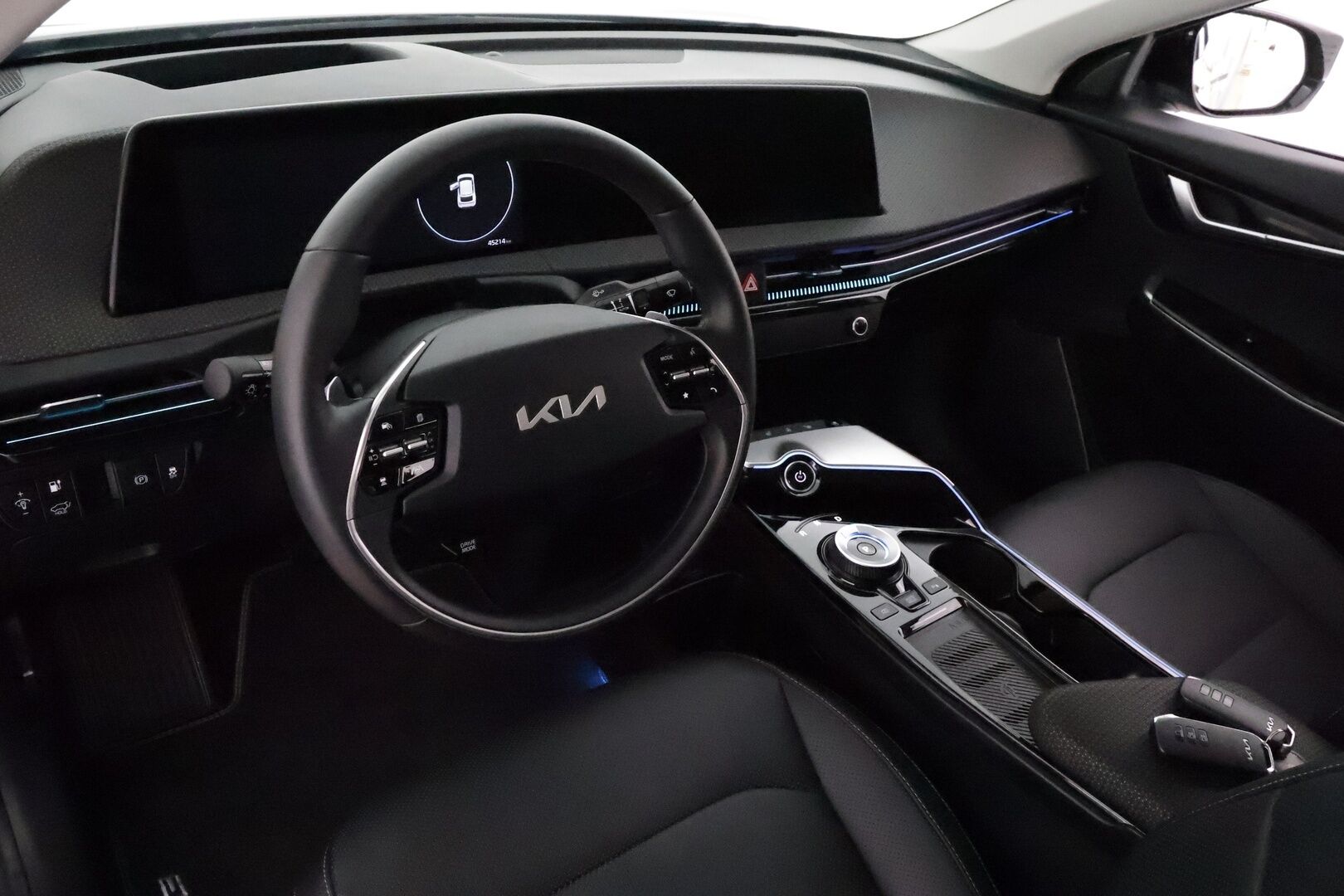 KIA EV6 2022 AWD 77 kWh 325 hv **ACC / HUD / Meridian / 360° / ILP / Ilmastoidut nahat / Muistipenkki / Navi / LED / KeylessGo** - 3,99 % KORKOTARJOUS TÄHÄN AUTOON 14.9. ASTI! - Merkkihuollettu