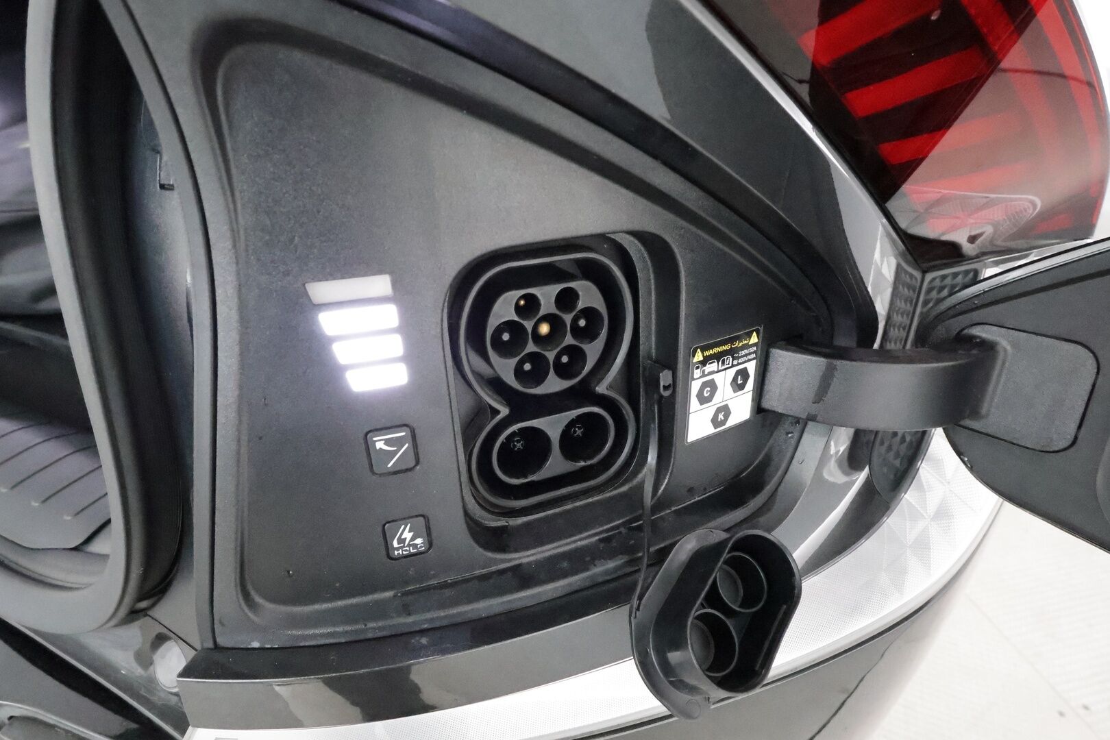 KIA EV6 2022 AWD 77 kWh 325 hv **ACC / HUD / Meridian / 360° / ILP / Ilmastoidut nahat / Muistipenkki / Navi / LED / KeylessGo** - 3,99 % KORKOTARJOUS TÄHÄN AUTOON 14.9. ASTI! - Merkkihuollettu