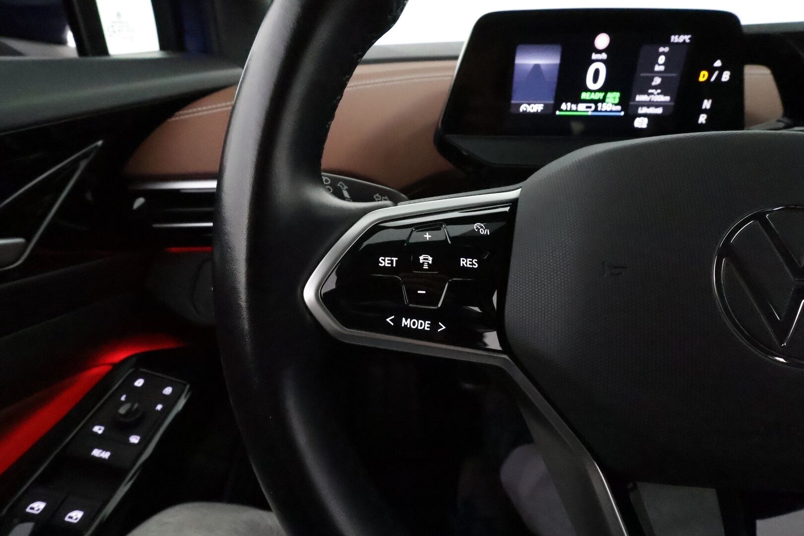 VOLKSWAGEN ID.4 2022 Pro Performance 150 kW, akku 77 kWh * Lämpöpumppu / Adapt.Vakkari / Matrix LED / Peruutuskamera / Nahka-Alcantara / Navi - Akku kuntotarkastettu / 2x Latauskaapelit / Merkkihuollettu / Huippuvarusteet!