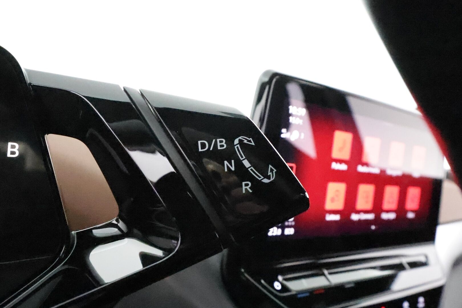 VOLKSWAGEN ID.4 2022 Pro Performance 150 kW **ILP / ACC / Matrix-LED / P.kamera / Navi / Kaistavahti / Nahka-Alcantara** - 2x Latauskaapelit / Merkkihuollettu!