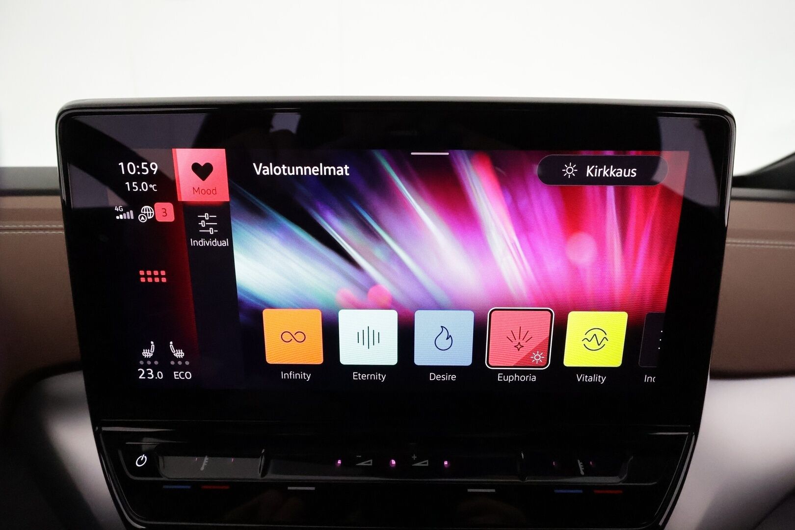 VOLKSWAGEN ID.4 2022 Pro Performance 150 kW **ILP / ACC / Matrix-LED / P.kamera / Navi / Kaistavahti / Nahka-Alcantara** - 2x Latauskaapelit / Merkkihuollettu!