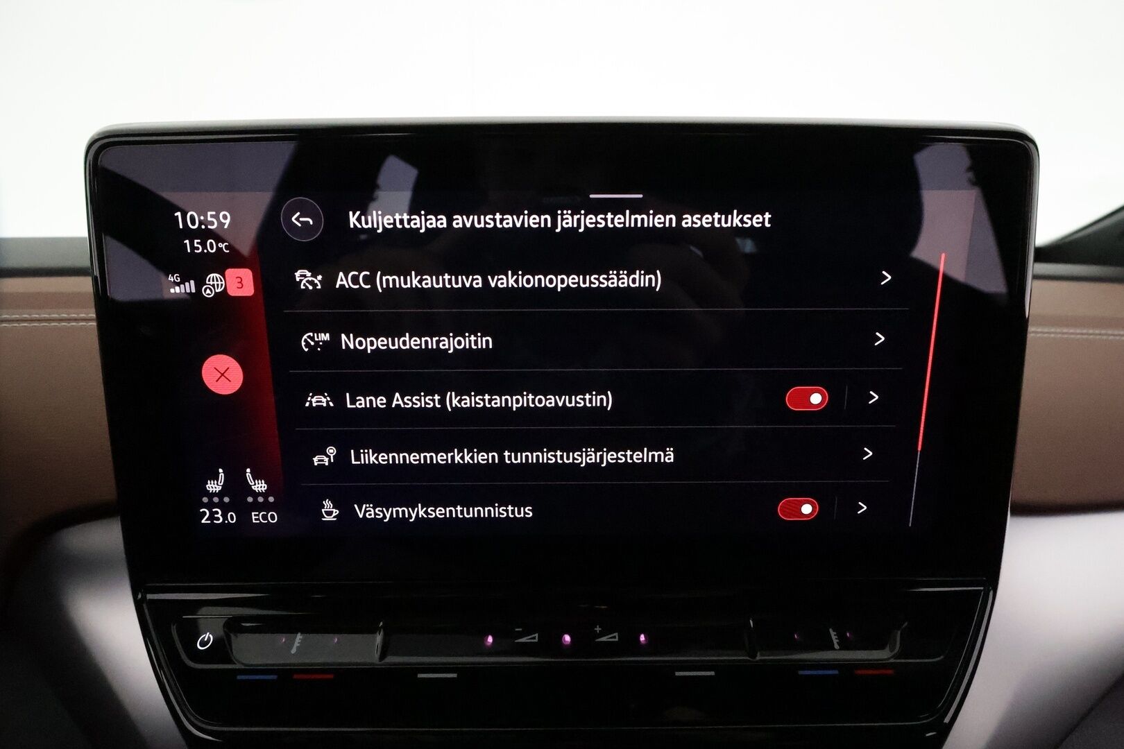 VOLKSWAGEN ID.4 2022 Pro Performance 150 kW **ILP / ACC / Matrix-LED / P.kamera / Navi / Kaistavahti / Nahka-Alcantara** - 2x Latauskaapelit / Merkkihuollettu!