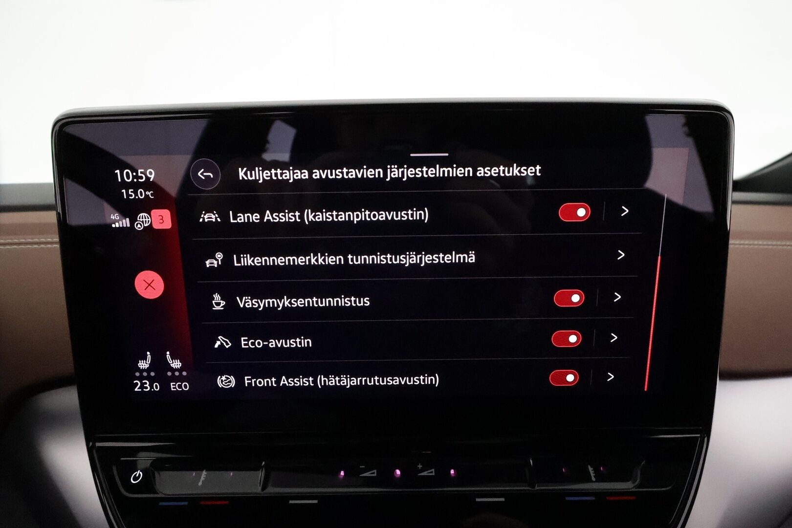VOLKSWAGEN ID.4 2022 Pro Performance 150 kW **ILP / ACC / Matrix-LED / P.kamera / Navi / Kaistavahti / Nahka-Alcantara** - 2x Latauskaapelit / Merkkihuollettu!