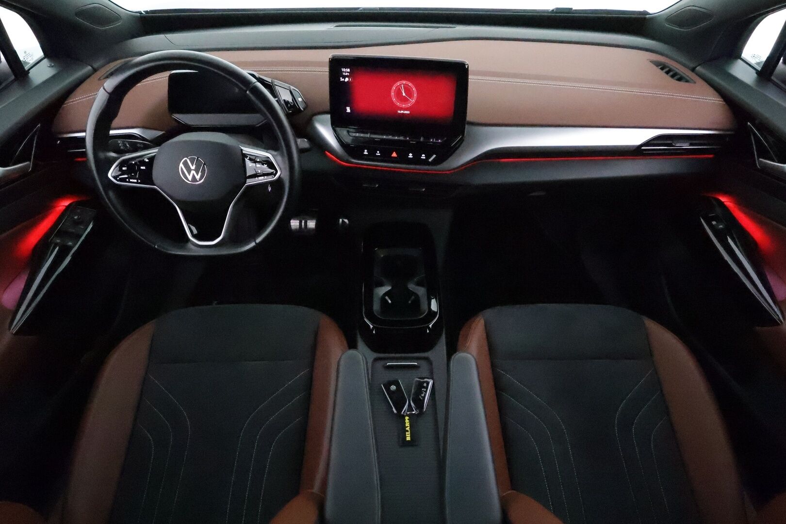 VOLKSWAGEN ID.4 2022 Pro Performance 150 kW **ILP / ACC / Matrix-LED / P.kamera / Navi / Kaistavahti / Nahka-Alcantara** - 2x Latauskaapelit / Merkkihuollettu!