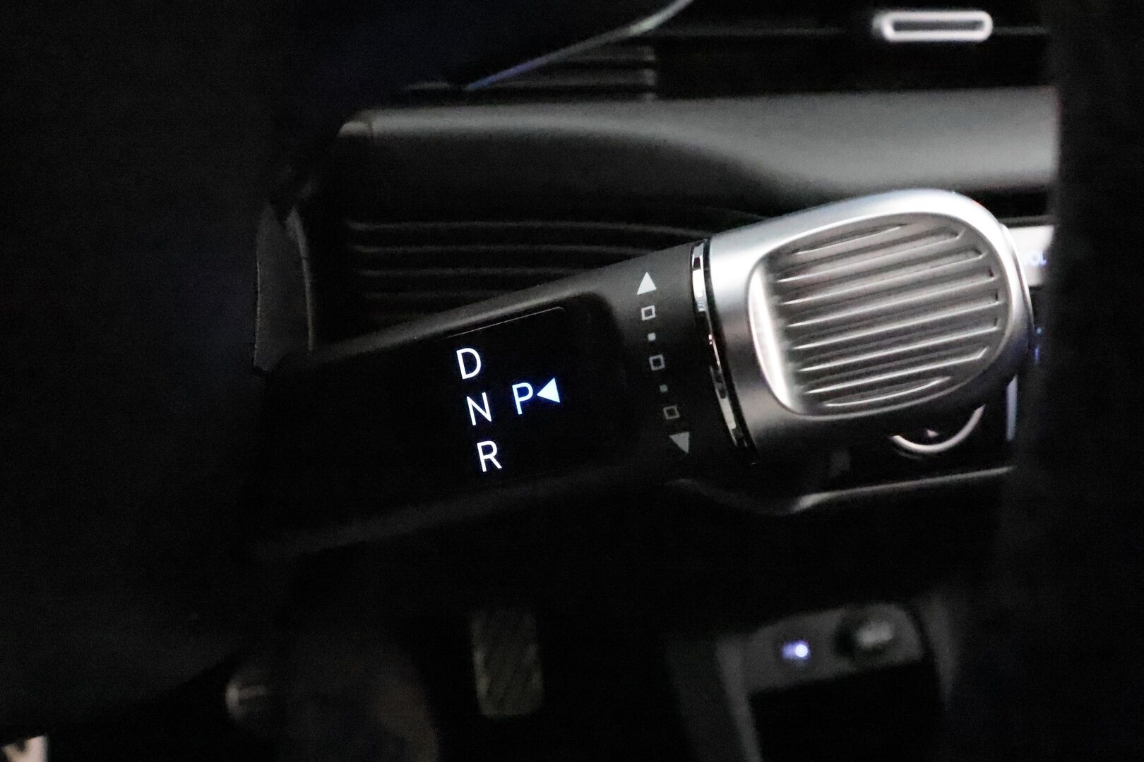 HYUNDAI IONIQ 5 2022 77 kWh 229 hv **ACC / HUD / ILP /  Lasikatto / Bose / 360° / Muistipenkki / Ilmastoidut nahat / Navi / LED** - Akku kuntotarkastettu SoH 96,5% / Merkkihuollettu