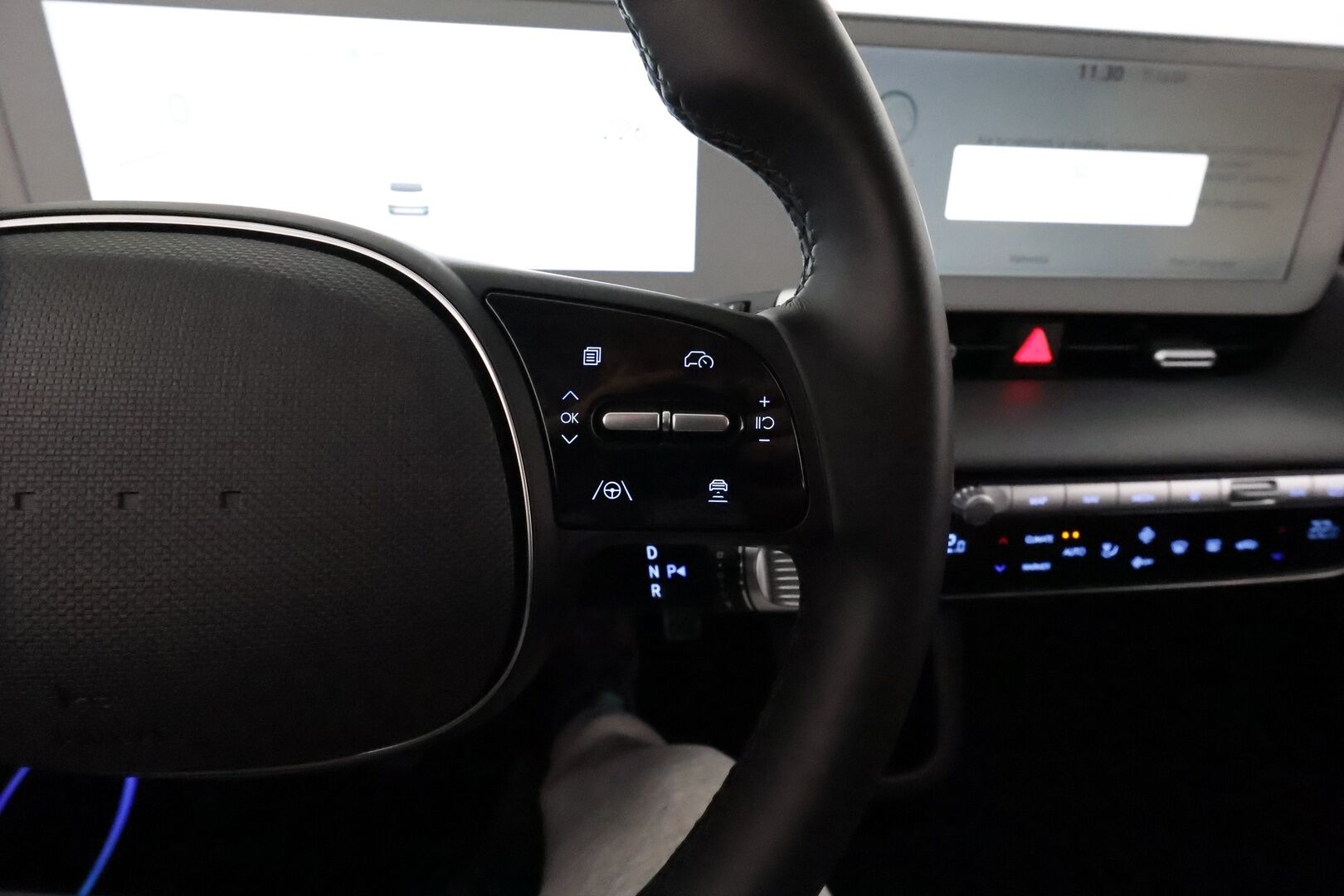 HYUNDAI IONIQ 5 2022 77 kWh 229 hv **ACC / HUD / ILP /  Lasikatto / Bose / 360° / Muistipenkki / Ilmastoidut nahat / Navi / LED** - Akku kuntotarkastettu SoH 96,5% / Merkkihuollettu