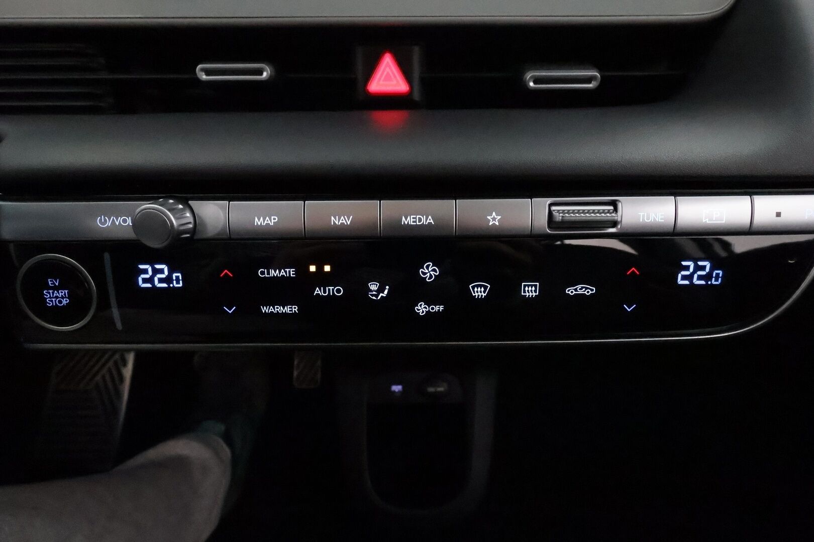 HYUNDAI IONIQ 5 2022 77 kWh 229 hv **ACC / HUD / ILP /  Lasikatto / Bose / 360° / Muistipenkki / Ilmastoidut nahat / Navi / LED** - Akku kuntotarkastettu SoH 96,5% / Merkkihuollettu
