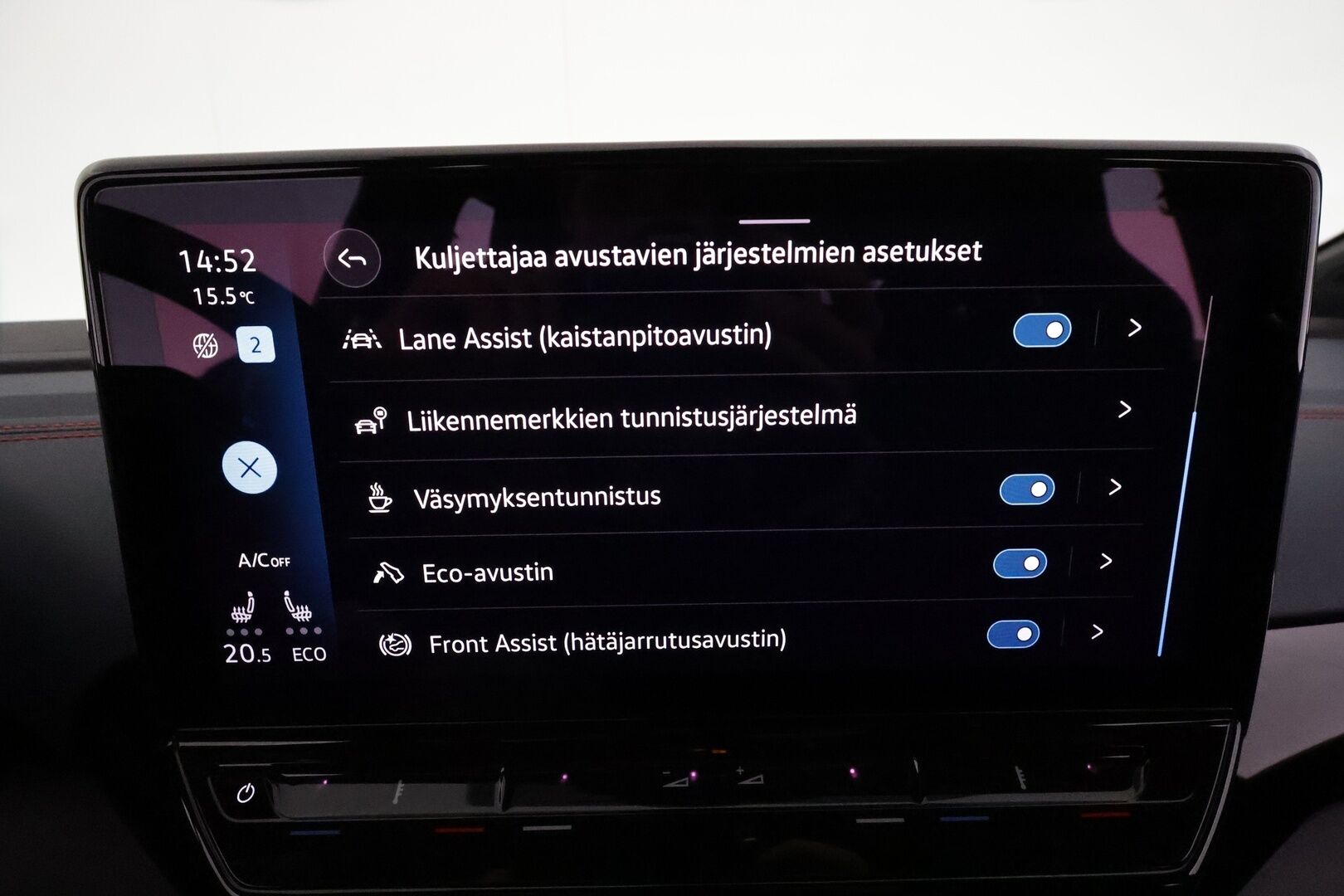 VOLKSWAGEN ID.4 2022 GTX Dual Motor AWD, akku 77 kWh * Lämpöpumppu / Adapt.Vakkari / Matrix LED / Sporttipenkit Muistilla / Navi / Peruutuskamera - 3,99 % KORKOTARJOUS TÄHÄN AUTOON 28.9. ASTI! - Merkkihuollettu! / Akku kuntotarkastettu / Huippuvarusteet!
