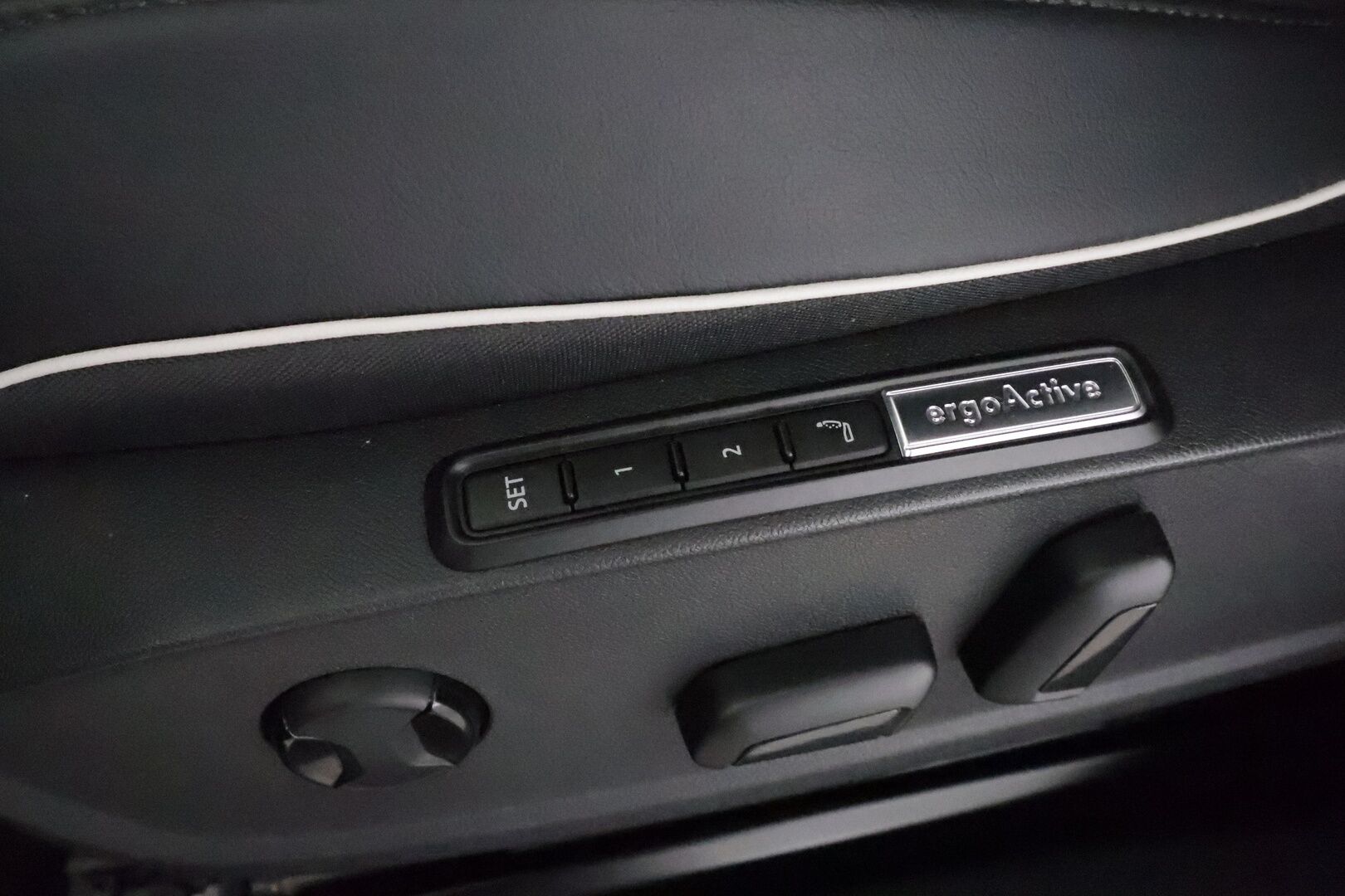 VOLKSWAGEN ID.4 2022 GTX Dual Motor AWD, akku 77 kWh * Lämpöpumppu / Adapt.Vakkari / Matrix LED / Sporttipenkit Muistilla / Navi / Peruutuskamera - 3,99 % KORKOTARJOUS TÄHÄN AUTOON 28.9. ASTI! - Merkkihuollettu! / Akku kuntotarkastettu / Huippuvarusteet!