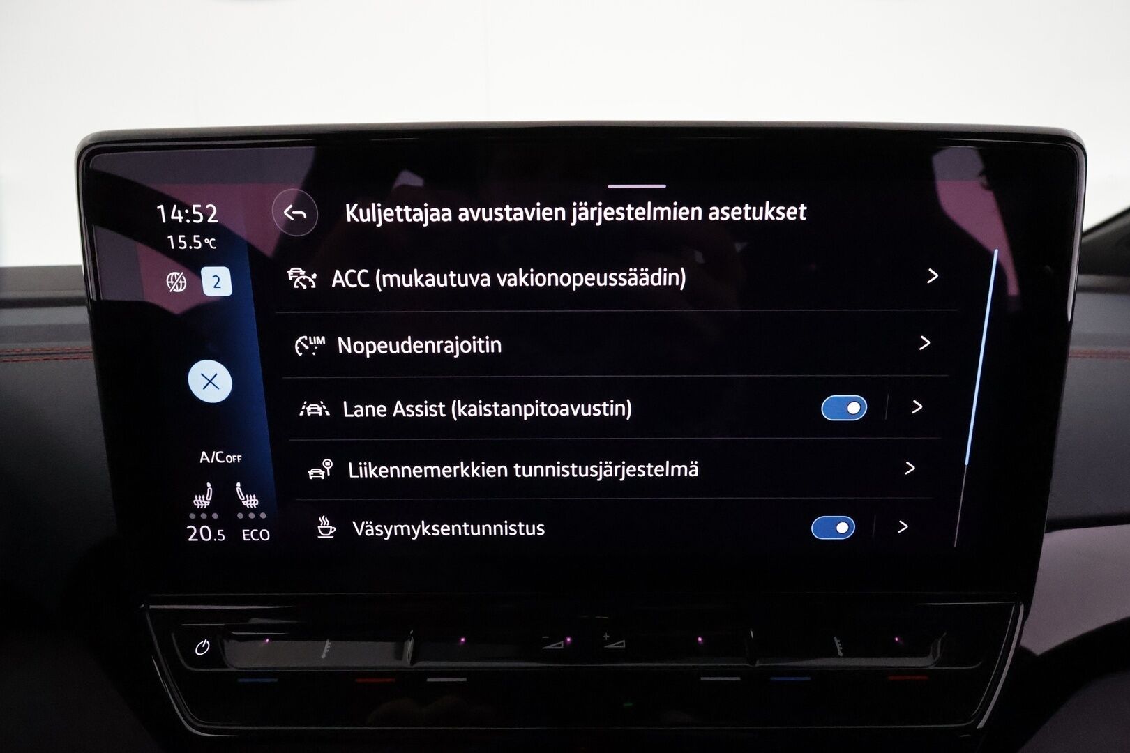 VOLKSWAGEN ID.4 2022 GTX Dual Motor AWD, akku 77 kWh * Lämpöpumppu / Adapt.Vakkari / Matrix LED / Sporttipenkit Muistilla / Navi / Peruutuskamera - 3,99 % KORKOTARJOUS TÄHÄN AUTOON 28.9. ASTI! - Merkkihuollettu! / Akku kuntotarkastettu / Huippuvarusteet!