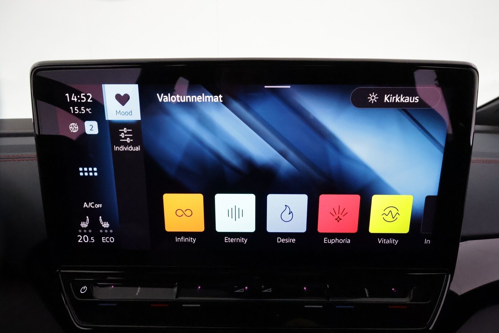 VOLKSWAGEN ID.4 2022 GTX Dual Motor AWD, akku 77 kWh * Lämpöpumppu / Adapt.Vakkari / Matrix LED / Sporttipenkit Muistilla / Navi / Peruutuskamera - 3,99 % KORKOTARJOUS TÄHÄN AUTOON 28.9. ASTI! - Merkkihuollettu! / Akku kuntotarkastettu / Huippuvarusteet!