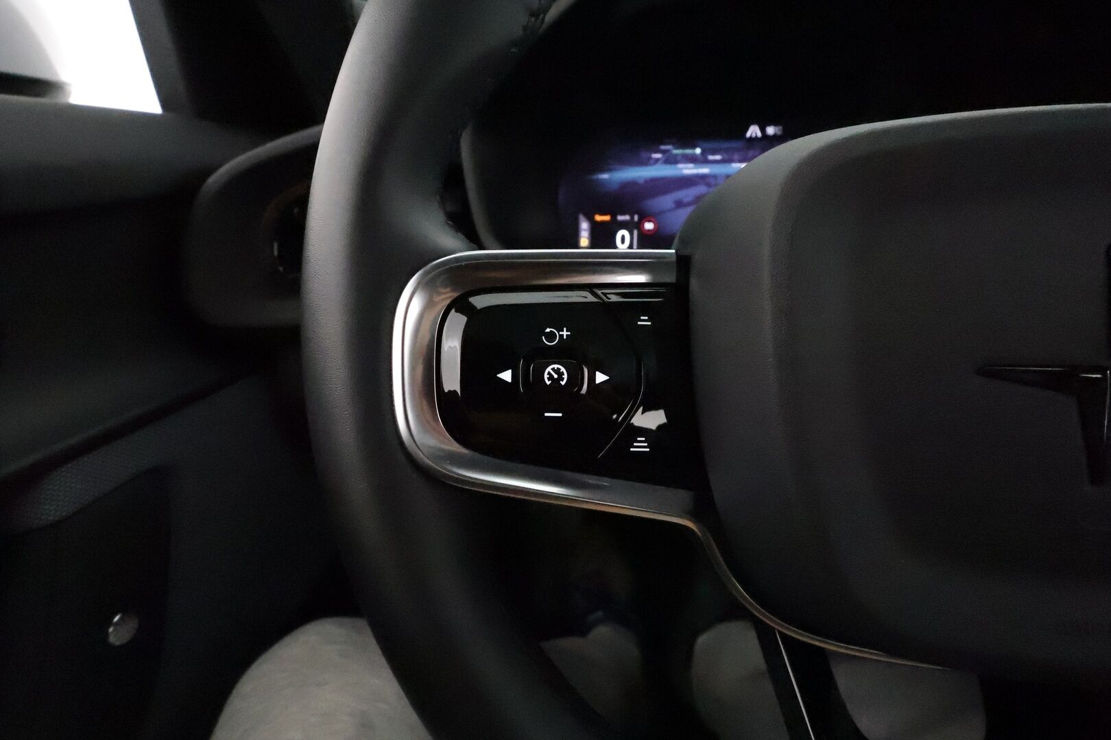 POLESTAR 2 2024 Long range Dual motor Performance, 350kW, 82kWh - 3,99 % KORKOTARJOUS TÄHÄN AUTOON 23.9. ASTI! - Pilot&Plus / Lämpöpumppu / Harman&Kardon / Lasikatto / 360-Kamera / Pixel LED / Facelift / Upea / Juuri tullut Tampereelle!
