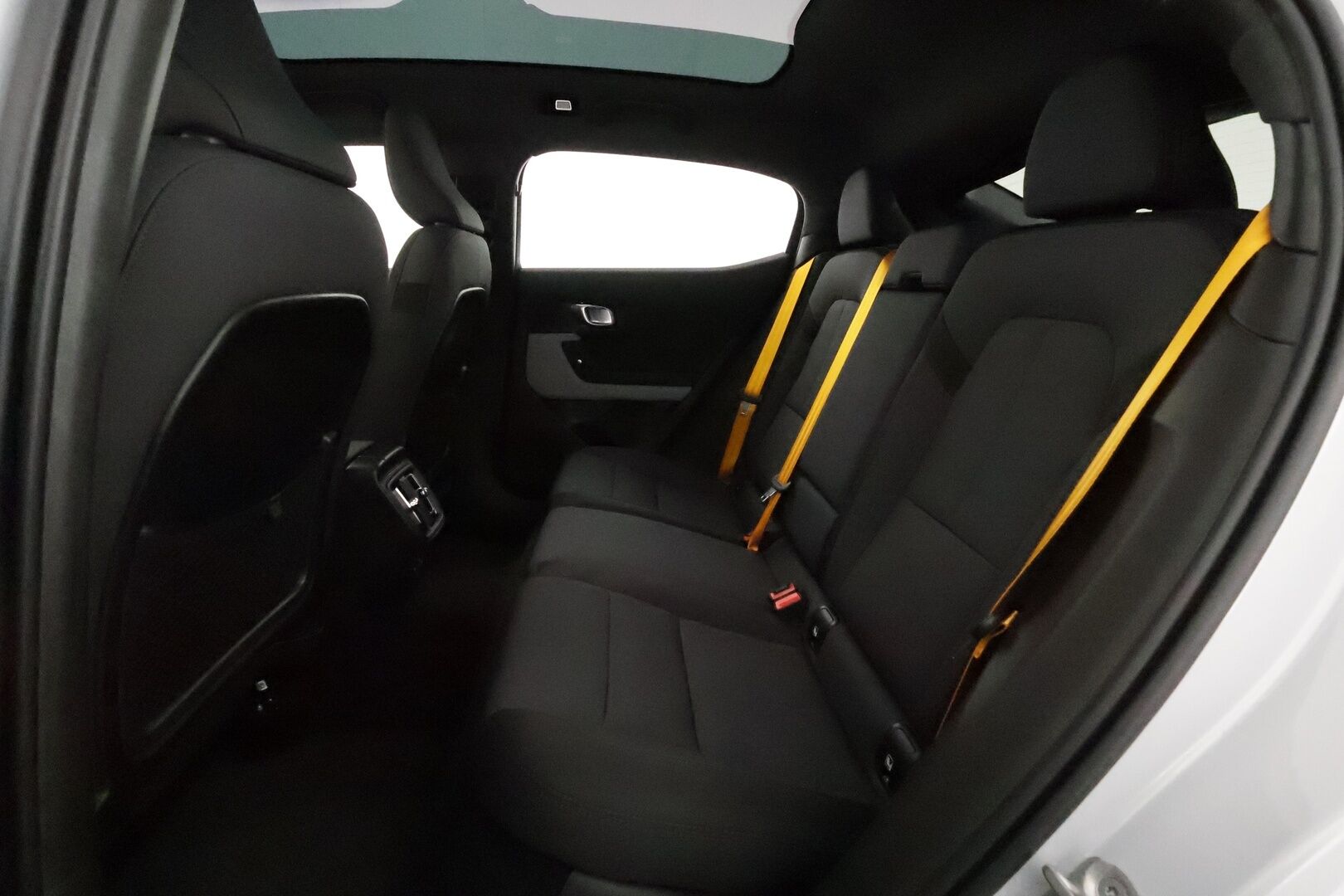 POLESTAR 2 2024 Long range Dual motor Performance, 350kW, 82kWh - 3,99 % KORKOTARJOUS TÄHÄN AUTOON 23.9. ASTI! - Pilot&Plus / Lämpöpumppu / Harman&Kardon / Lasikatto / 360-Kamera / Pixel LED / Facelift / Upea / Juuri tullut Tampereelle!