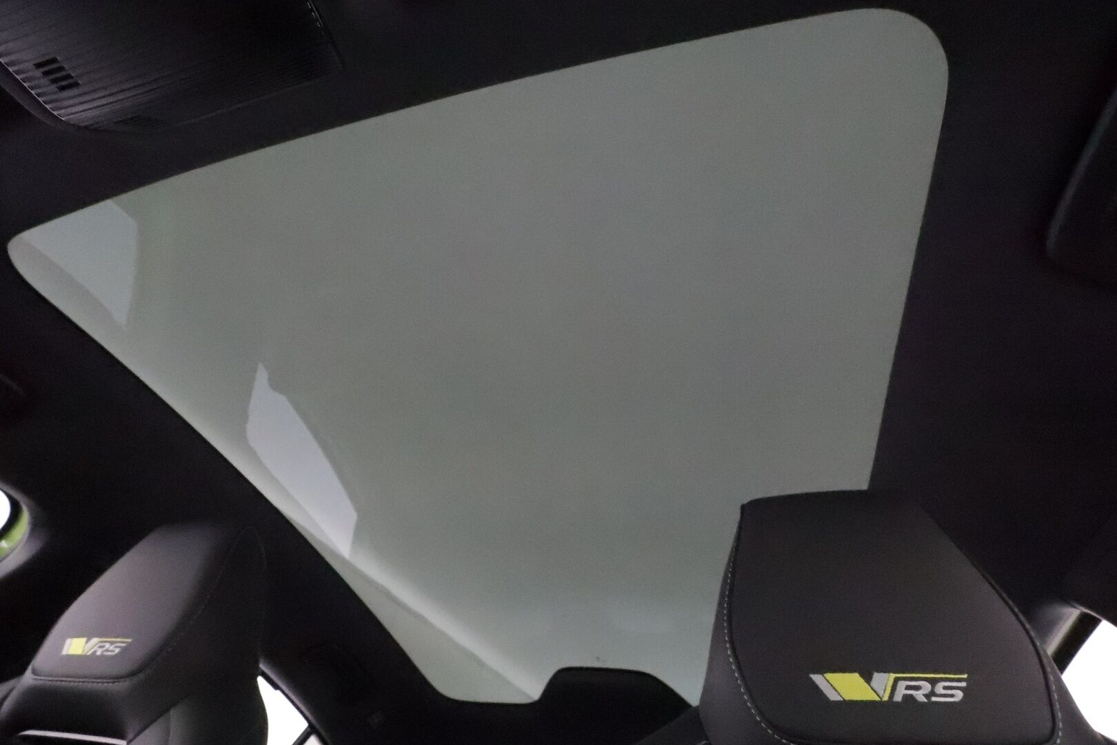 SKODA ENYAQ 2023 80x 4x4 RS iV * Lämpöpumppu / Canton / HUD / Lasikatto / Matrix LED / Vetokoukku / Hierova Muistipenkki / Navi - 3,99 % KORKOTARJOUS TÄHÄN AUTOON 23.9. ASTI! - Merkkihuollettu / Erikoisväri / Akku kuntotarkastettu / Travel Assist / Supervarusteet!