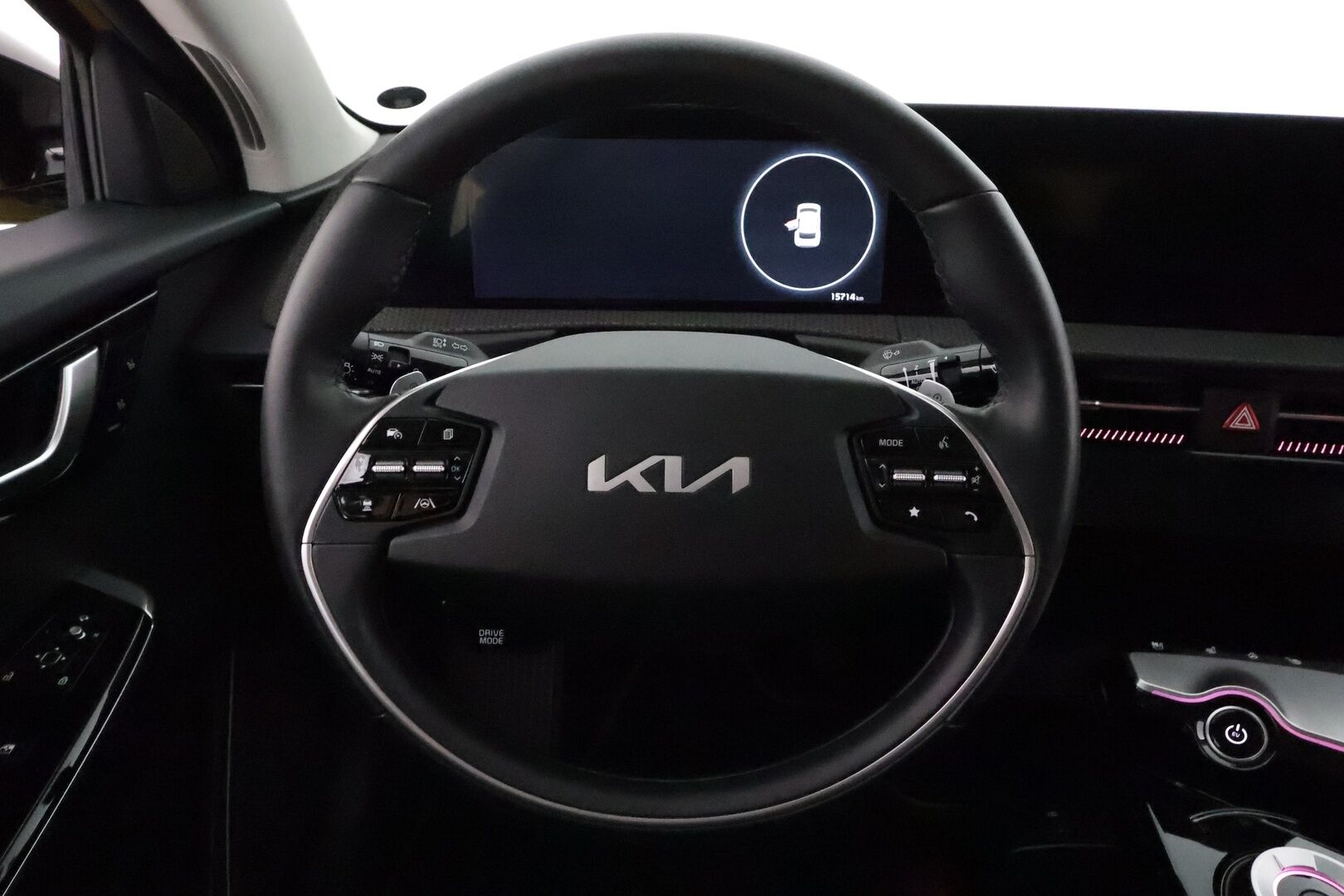 KIA EV6 2023 77,4kWh RWD **ACC / HUD / Meridian / 360° / ILP / Muistipenkki / Ilmastoidut nahat / Navi / LED** - ALV / Merkkihuollettu / Akku kuntotarkastettu / Huippu varusteet! - Osta nyt, maksa vasta ensi vuonna