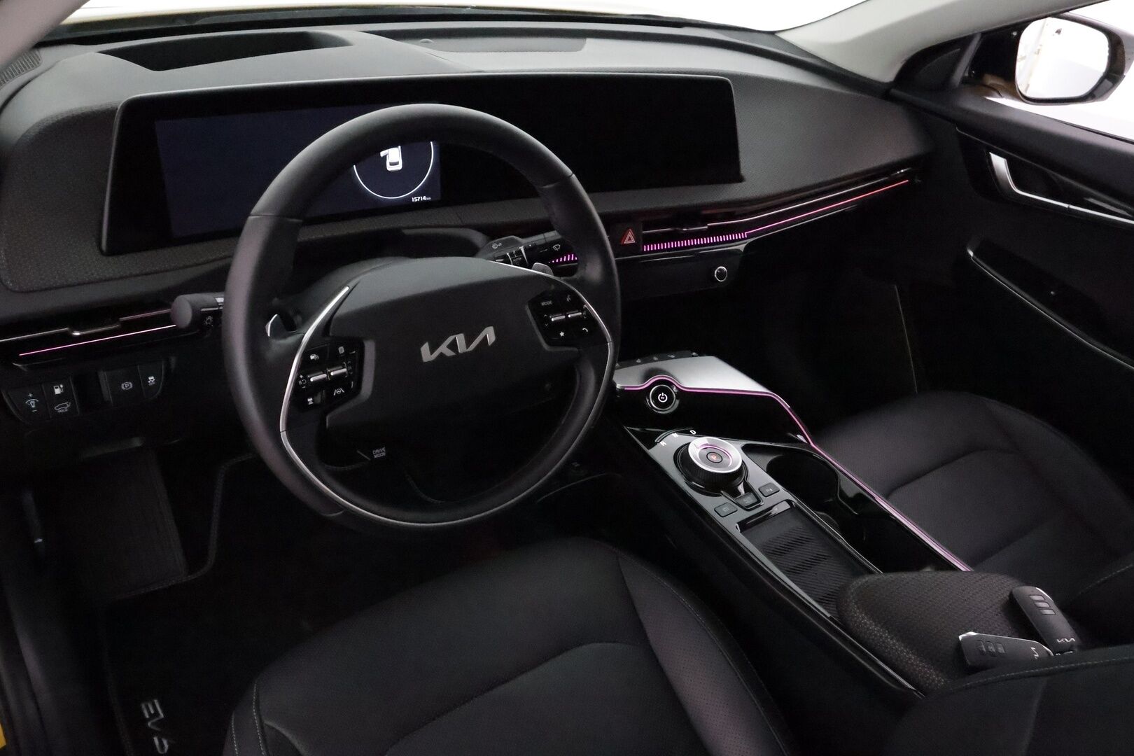 KIA EV6 2023 77,4kWh RWD **ACC / HUD / Meridian / 360° / ILP / Muistipenkki / Ilmastoidut nahat / Navi / LED** - ALV / Merkkihuollettu / Akku kuntotarkastettu / Huippu varusteet!