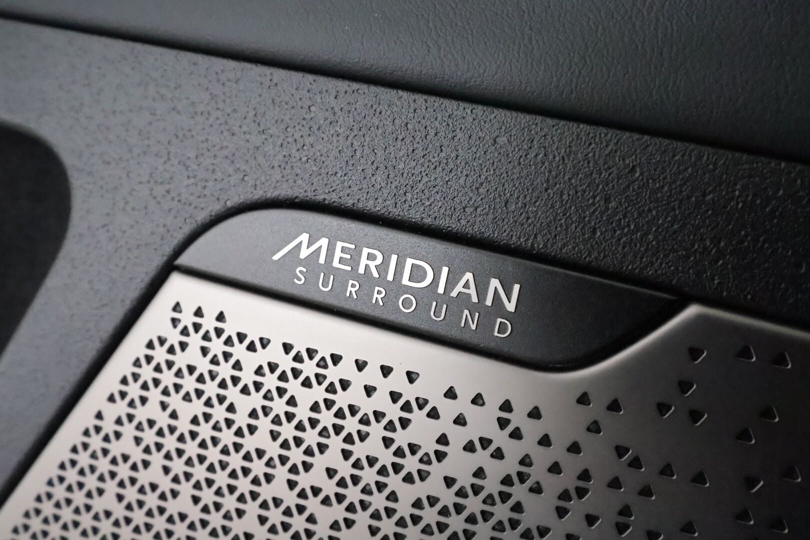 KIA EV6 2023 77,4kWh RWD **ACC / HUD / Meridian / 360° / ILP / Muistipenkki / Ilmastoidut nahat / Navi / LED** - ALV / Merkkihuollettu / Akku kuntotarkastettu / Huippu varusteet! - Osta nyt, maksa vasta ensi vuonna