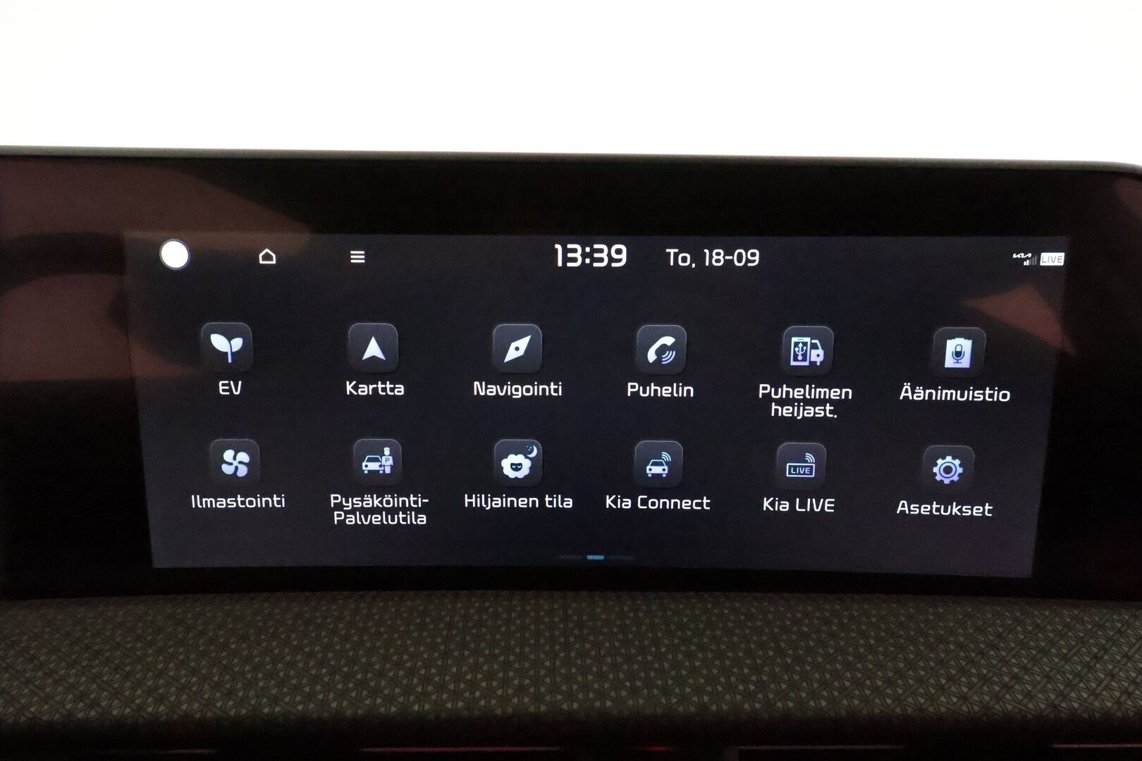 KIA EV6 2023 77,4kWh RWD **ACC / HUD / Meridian / 360° / ILP / Muistipenkki / Ilmastoidut nahat / Navi / LED** - ALV / Merkkihuollettu / Akku kuntotarkastettu / Huippu varusteet! - Osta nyt, maksa vasta ensi vuonna