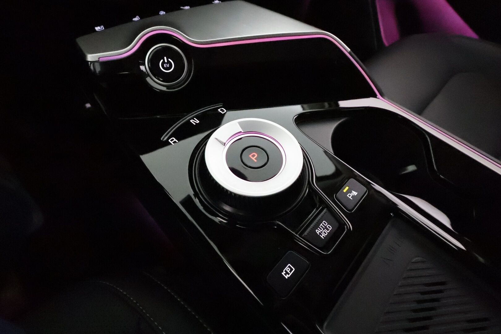 KIA EV6 2023 77,4kWh RWD **ACC / HUD / Meridian / 360° / ILP / Muistipenkki / Ilmastoidut nahat / Navi / LED** - ALV / Merkkihuollettu / Akku kuntotarkastettu / Huippu varusteet! - Osta nyt, maksa vasta ensi vuonna