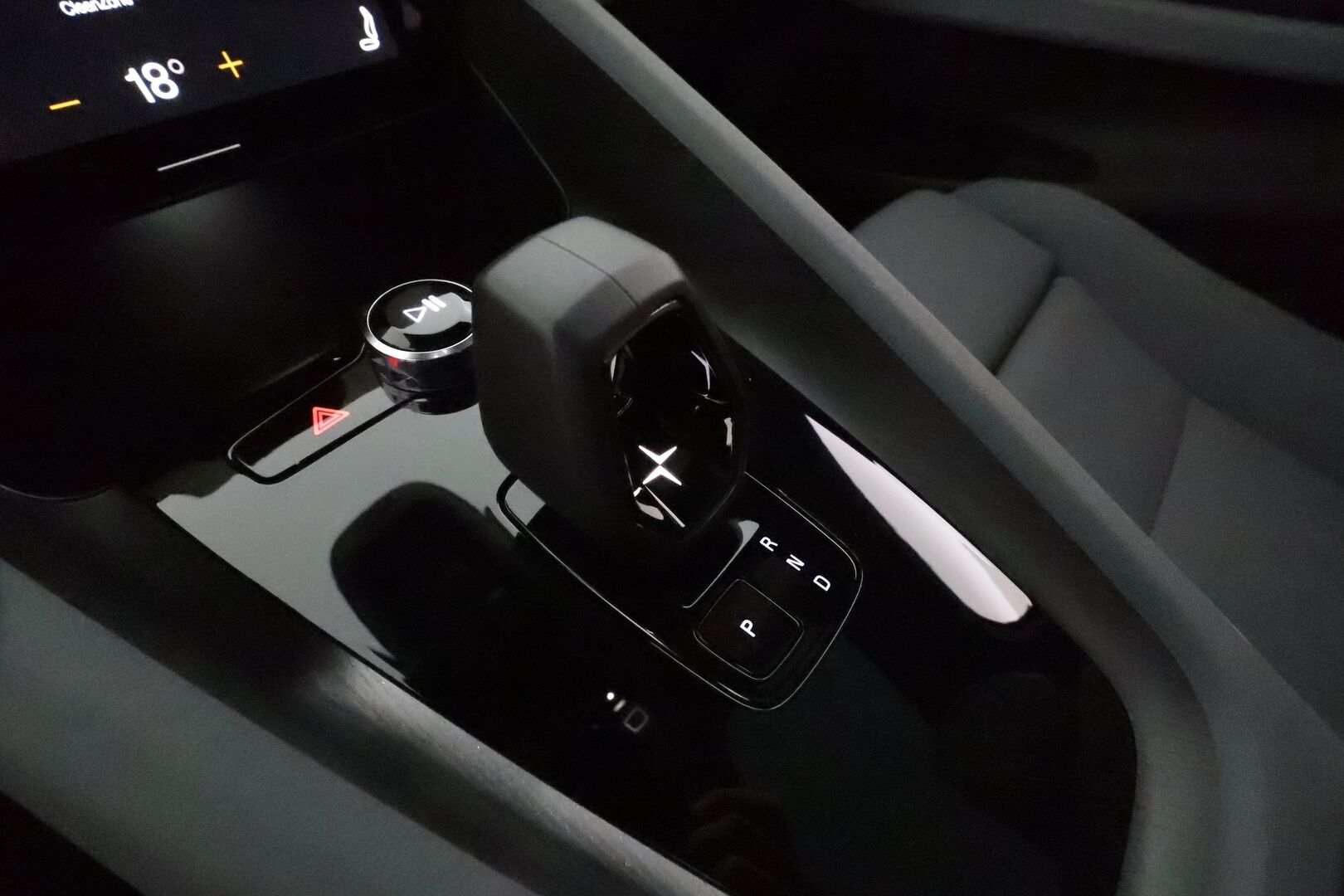 POLESTAR 2 2022 Long Range Dual Motor, 300kW, 78kWh *ACC / 360° / H&K / Muistipenkki / Lasikatto / LED / Navi / ILP* - Kahdet renkaat aluvanteilla / Merkkihuollettu