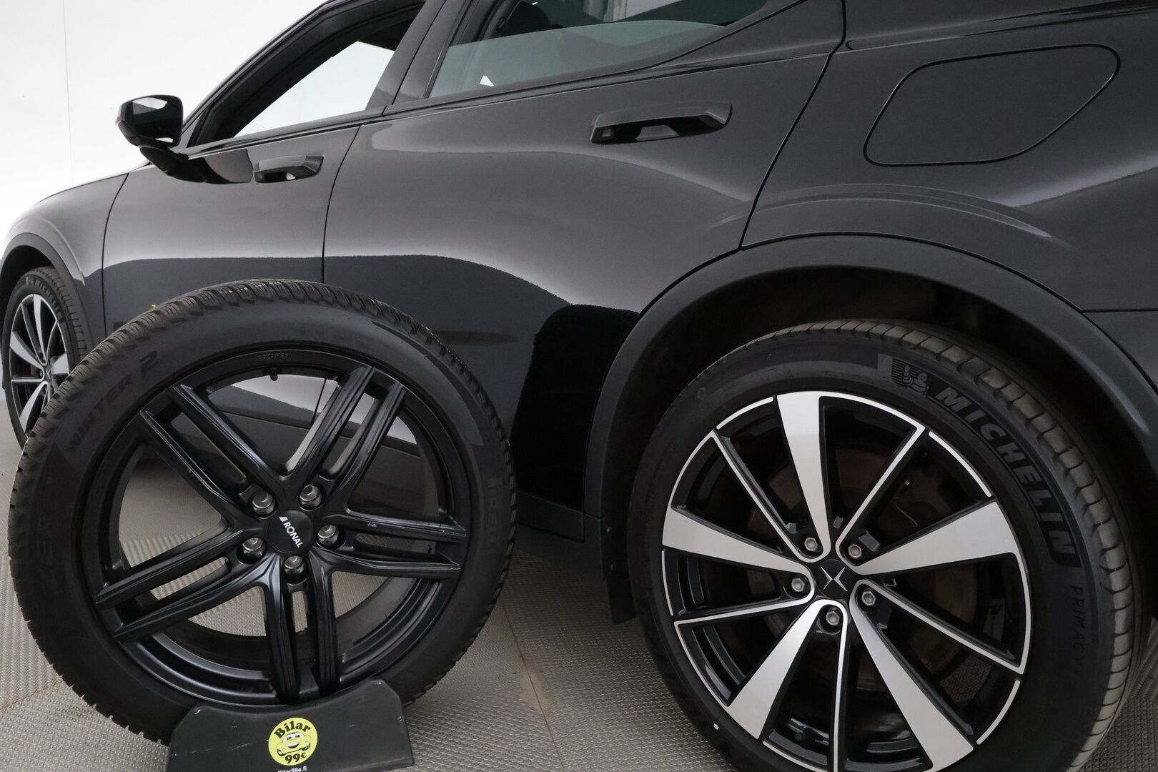 POLESTAR 2 2022 Long Range Dual Motor, 300kW, 78kWh *ACC / 360° / H&K / Muistipenkki / Lasikatto / LED / Navi / ILP* - Kahdet renkaat aluvanteilla / Merkkihuollettu