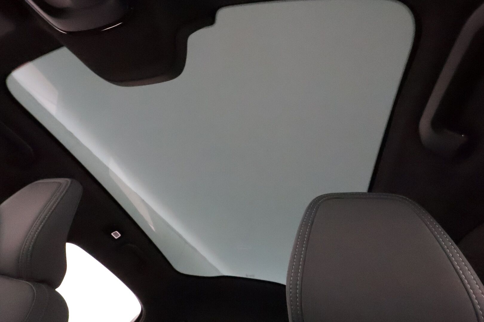POLESTAR 2 2022 Long Range Dual Motor, 300kW, 78kWh *ACC / 360° / H&K / Muistipenkki / Lasikatto / LED / Navi / ILP* - Kahdet renkaat aluvanteilla / Merkkihuollettu
