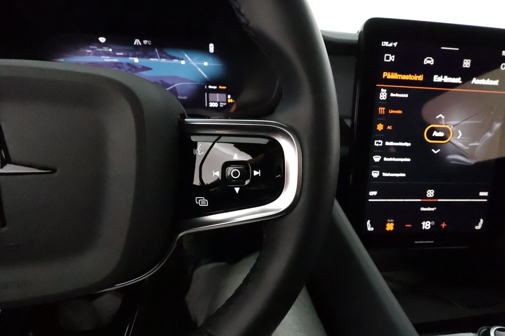 POLESTAR 2 2022 Long Range Dual Motor, 300kW, 78kWh *ACC / 360° / H&K / Muistipenkki / Lasikatto / LED / Navi / ILP* - Kahdet renkaat aluvanteilla / Merkkihuollettu