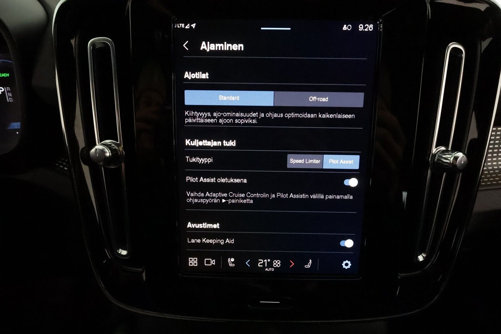 Volvo XC40 2022 P8 AWD Recharge Twin Plus *Styling Kit / ACC / Full LED / P.kamera / Navi / Facelift / Muistipenkki / BLIS / ILP* - Merkkihuollettu / Akku kuntotarkastettu