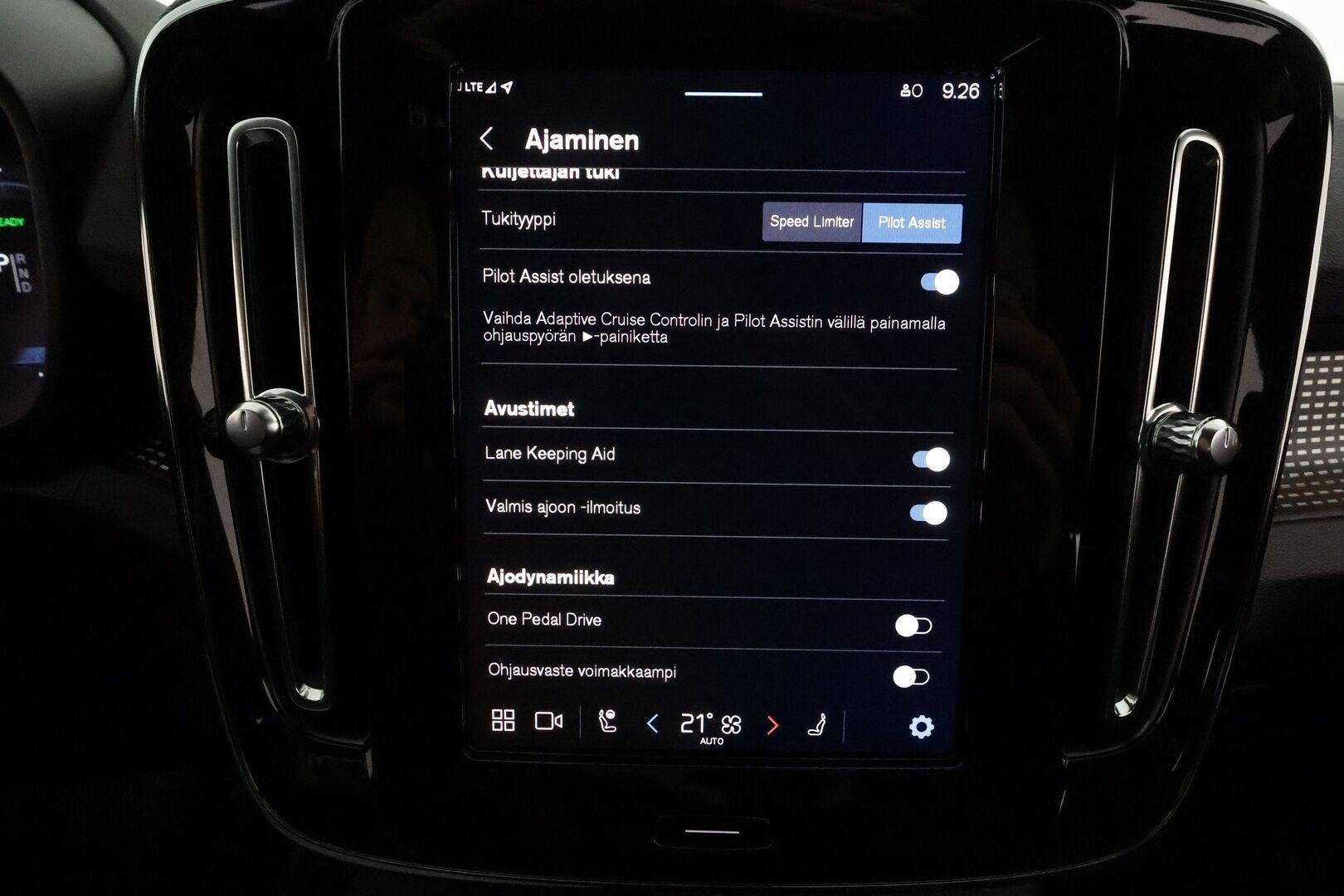 Volvo XC40 2022 P8 AWD Recharge Twin Plus *Styling Kit / ACC / Full LED / P.kamera / Navi / Facelift / Muistipenkki / BLIS / ILP* - Merkkihuollettu / Akku kuntotarkastettu